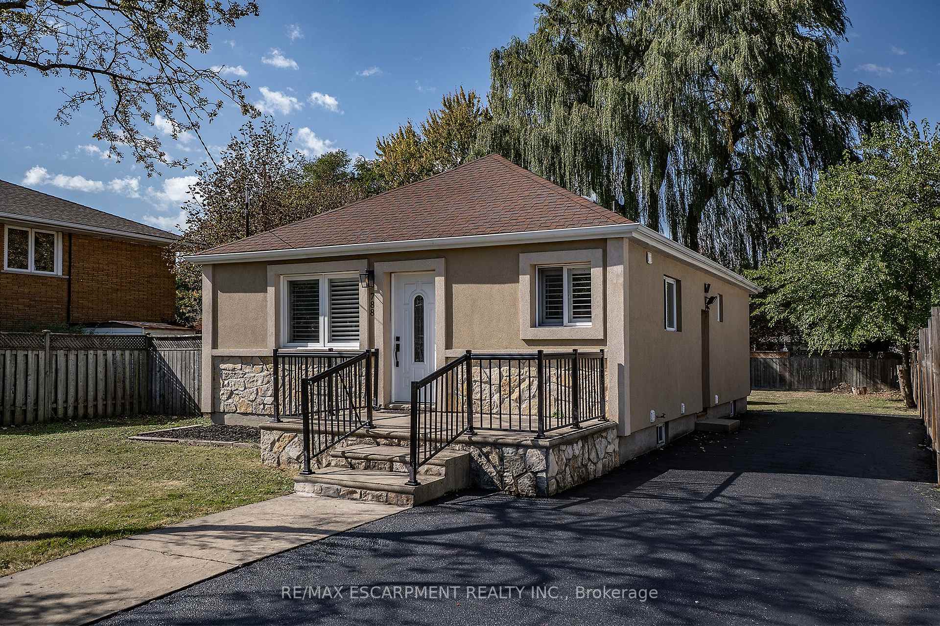 Photo 2 of 788 Upper Gage Avenue, Hamilton, Macassa — HOMEH