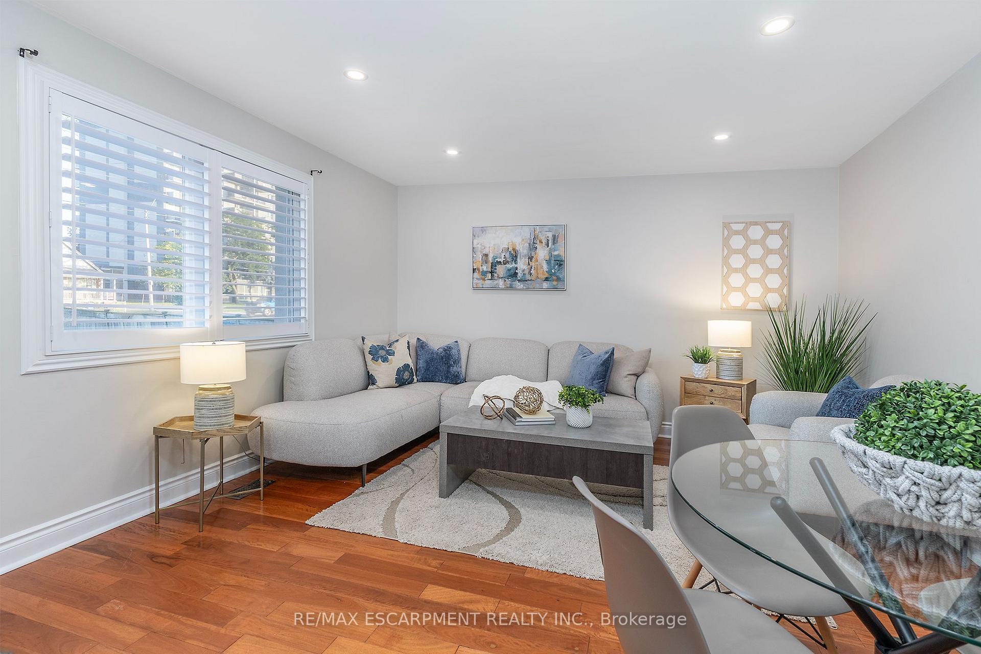 Photo 3 of 788 Upper Gage Avenue, Hamilton, Macassa — HOMEH