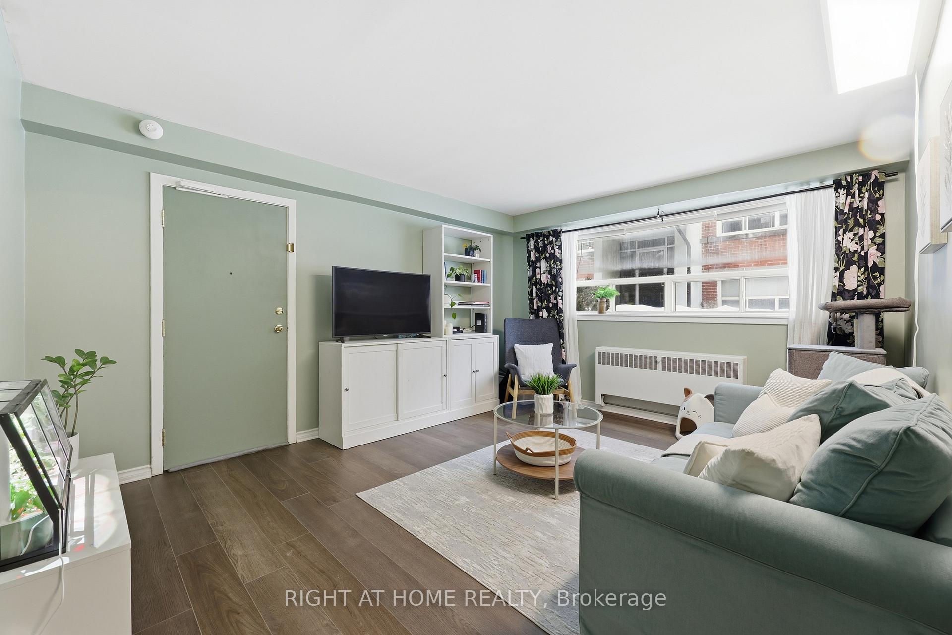 Photo of Unit 11, 223 MacNab Street S