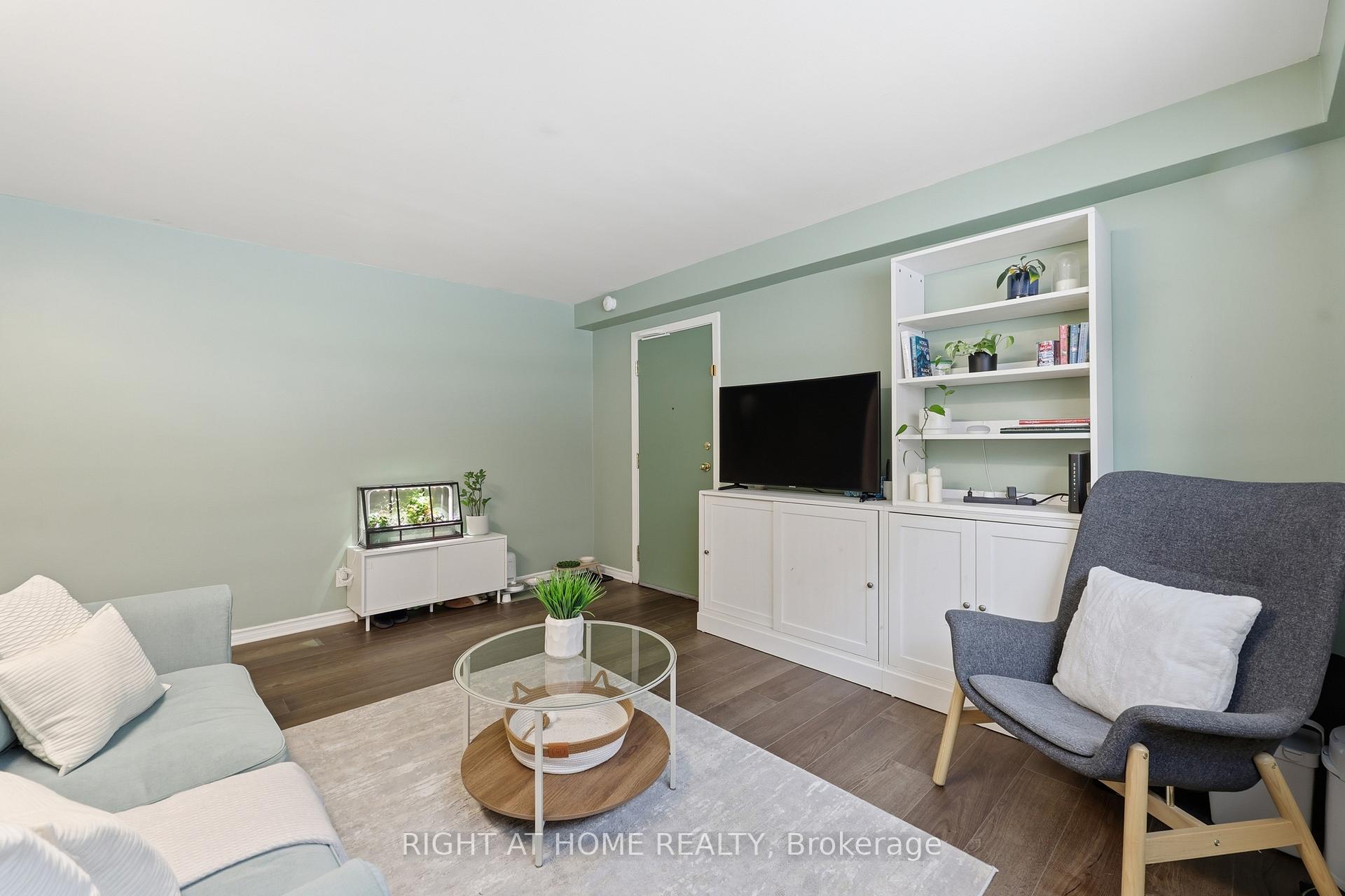 Photo 3 of Unit 11, 223 MacNab Street S, Hamilton, Durand — HOMEH
