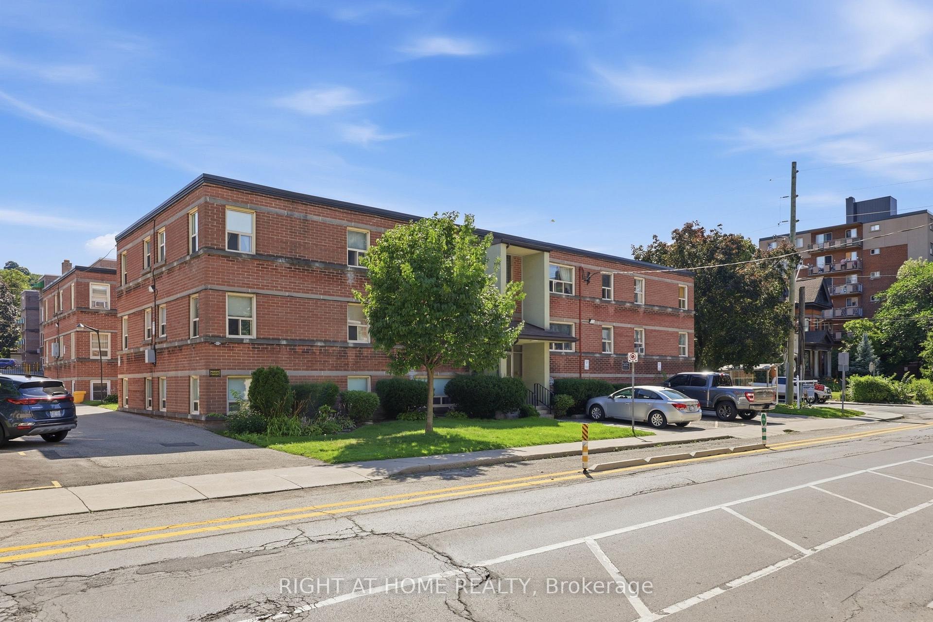 Photo 4 of Unit 11, 223 MacNab Street S, Hamilton, Durand — HOMEH