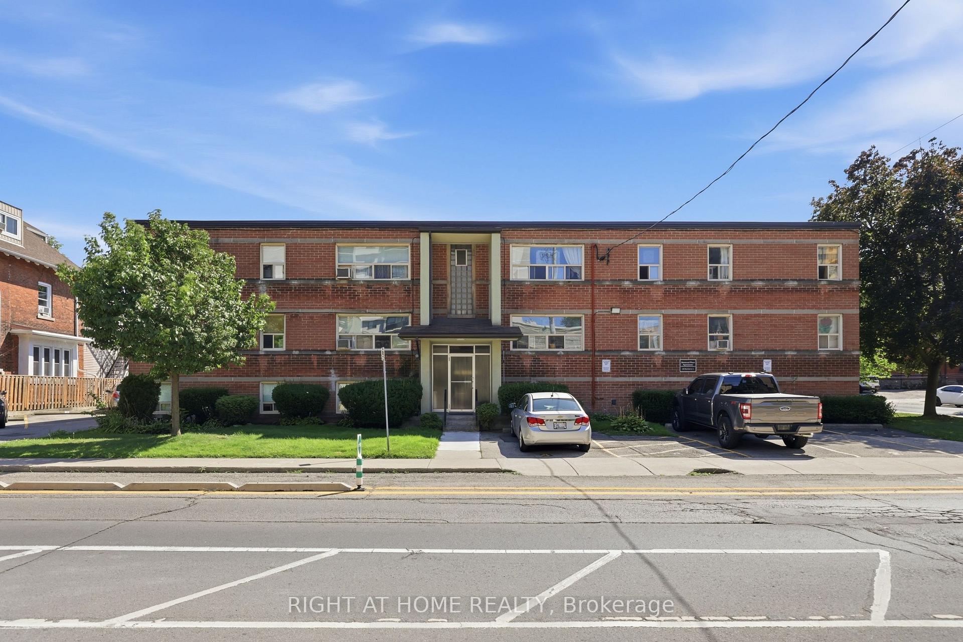 Photo 5 of Unit 11, 223 MacNab Street S, Hamilton, Durand — HOMEH
