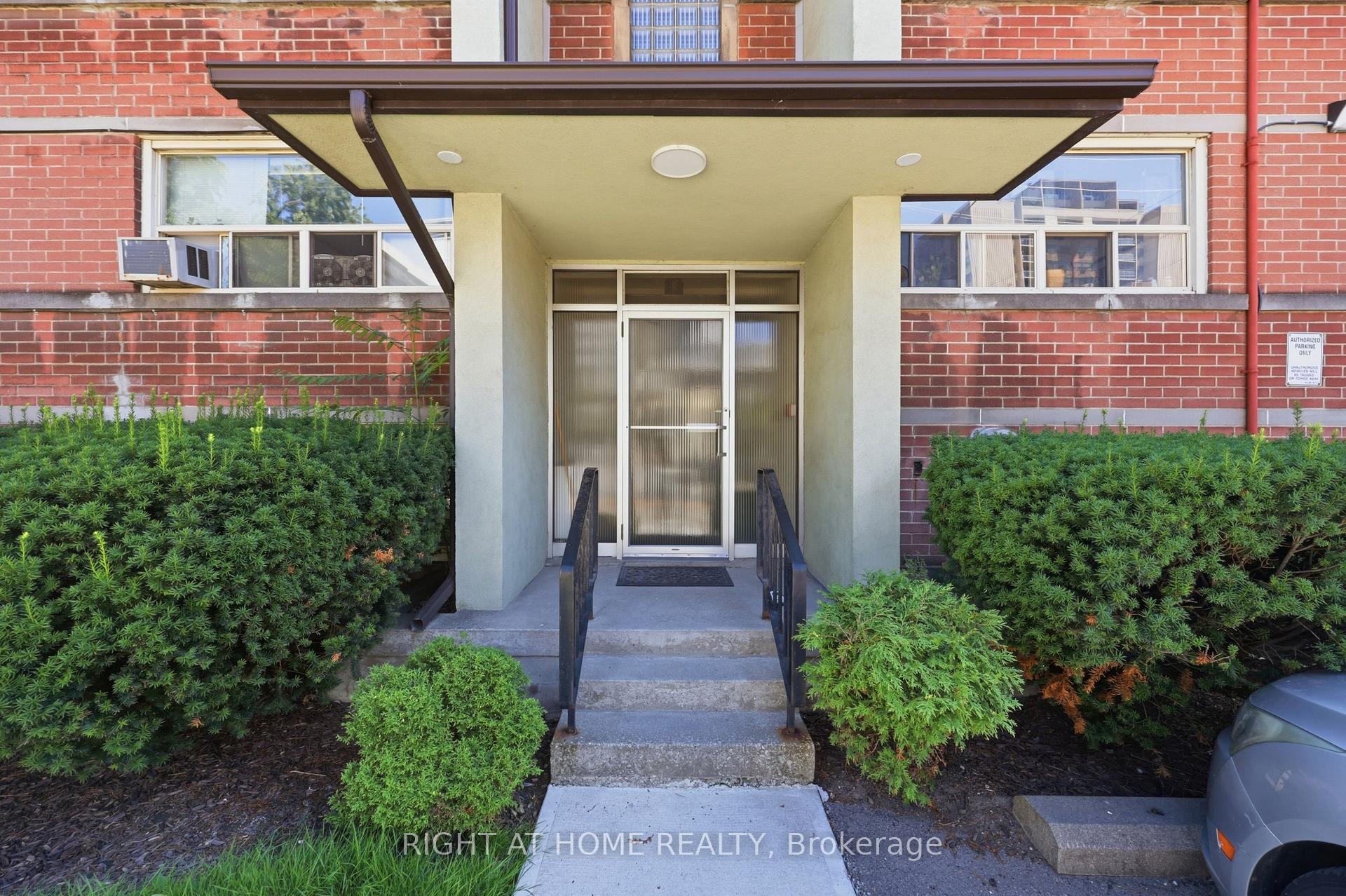 Photo 6 of Unit 11, 223 MacNab Street S, Hamilton, Durand — HOMEH