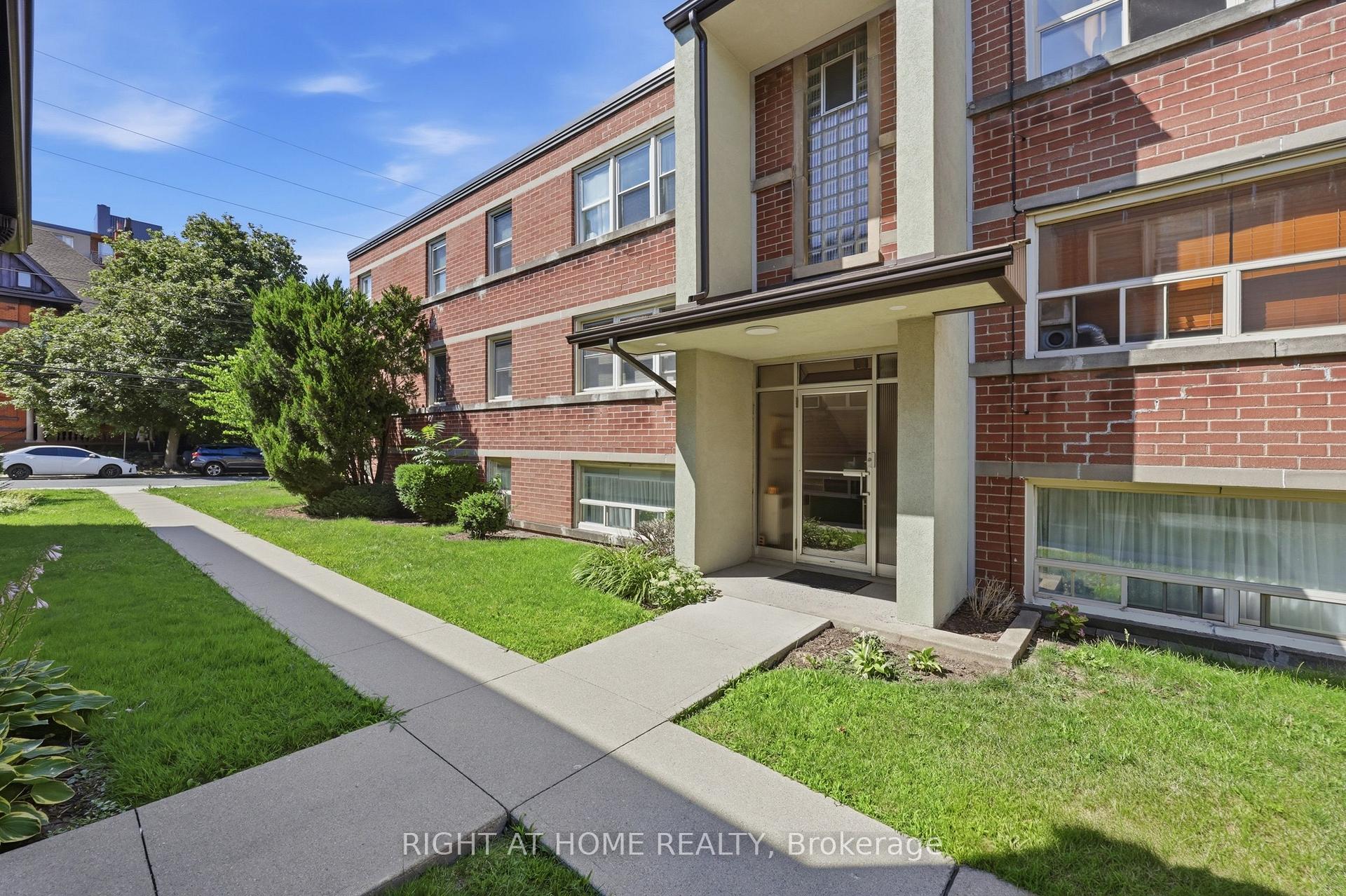 Photo 9 of Unit 11, 223 MacNab Street S, Hamilton, Durand — HOMEH