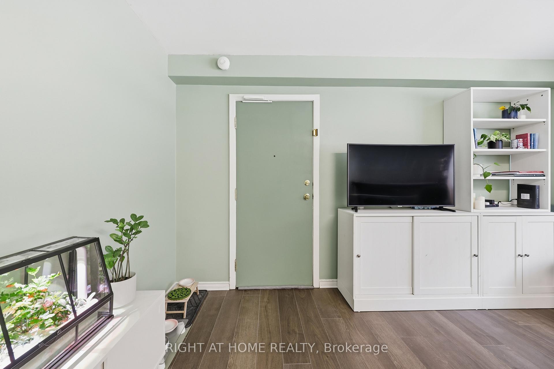 Photo 12 of Unit 11, 223 MacNab Street S, Hamilton, Durand — HOMEH