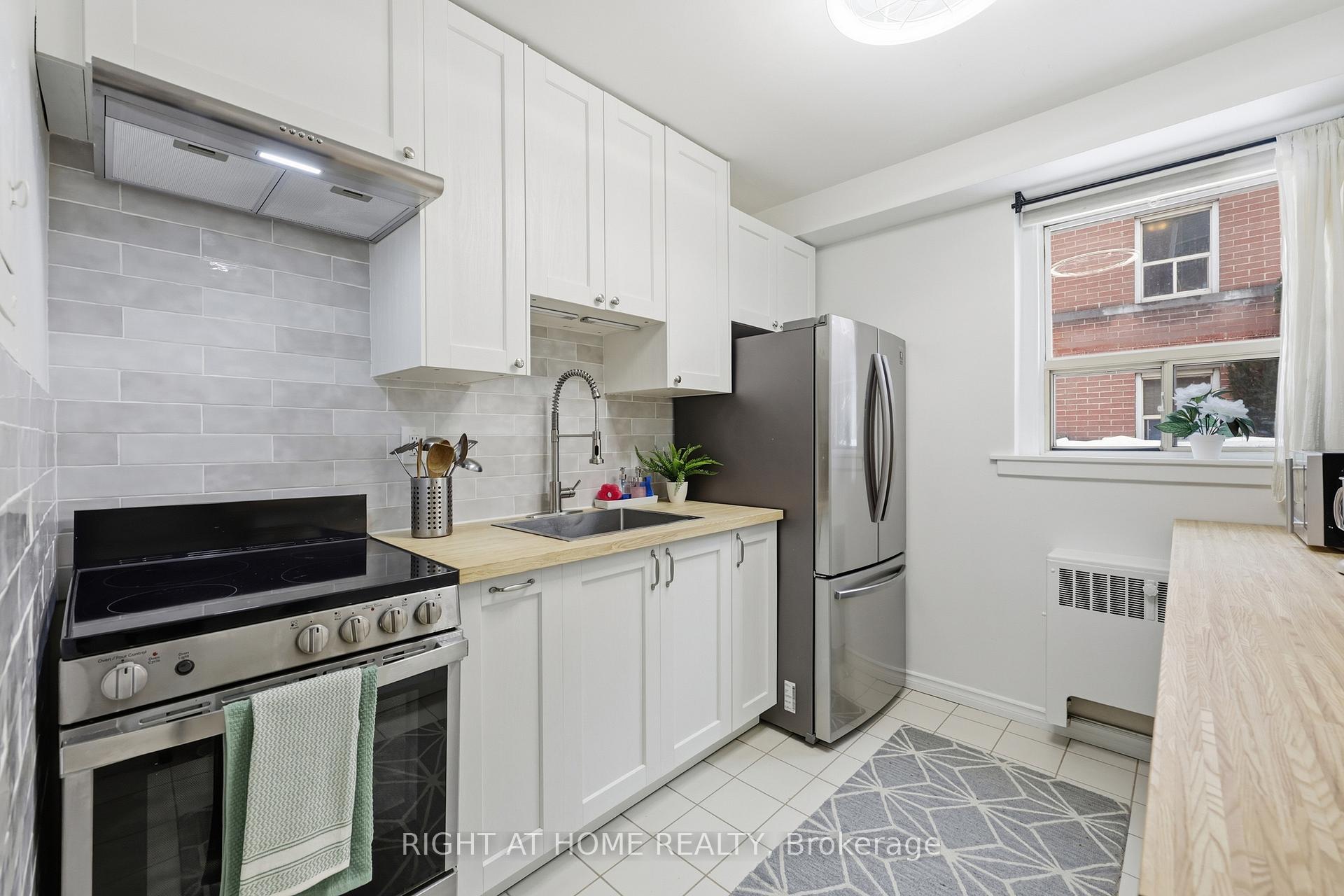 Photo 13 of Unit 11, 223 MacNab Street S, Hamilton, Durand — HOMEH