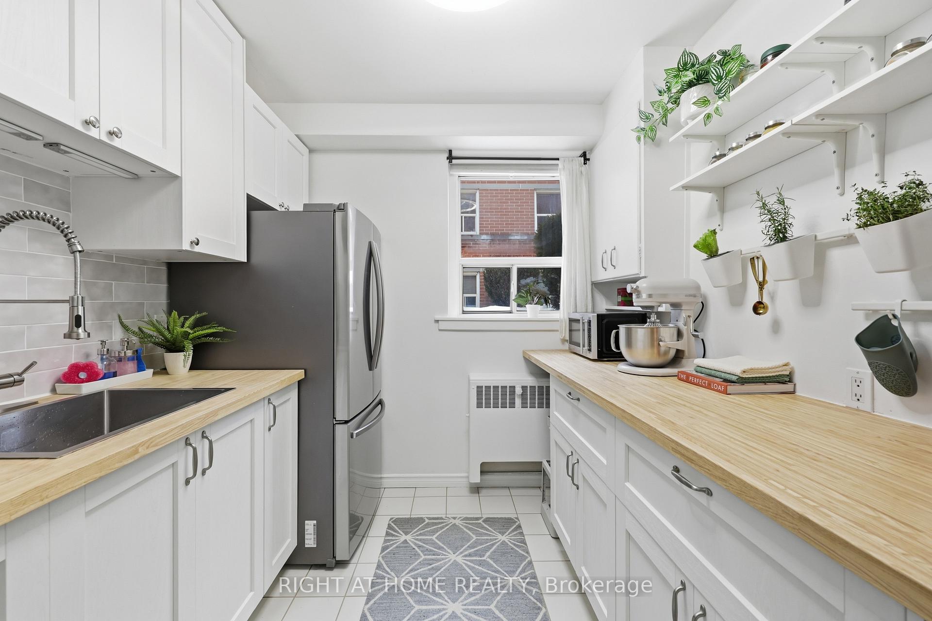 Photo 14 of Unit 11, 223 MacNab Street S, Hamilton, Durand — HOMEH
