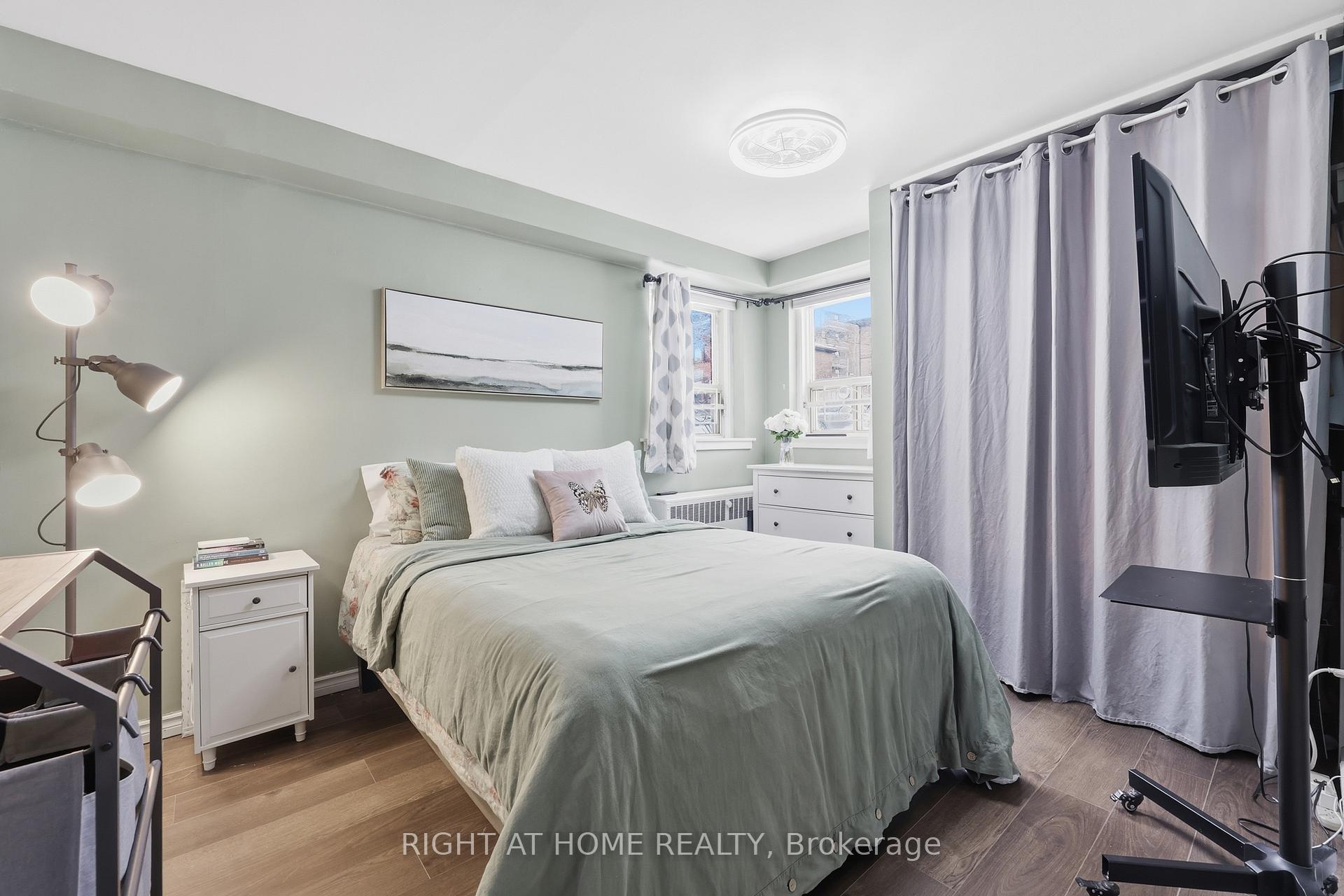 Photo 16 of Unit 11, 223 MacNab Street S, Hamilton, Durand — HOMEH