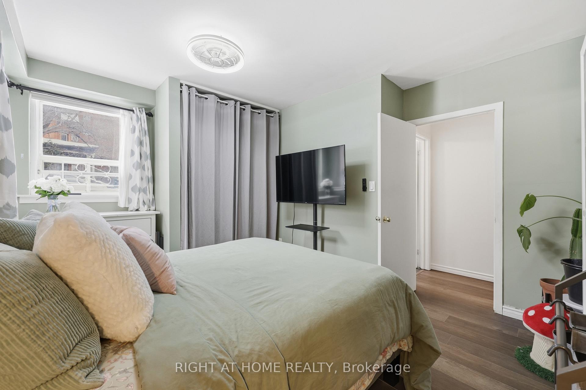 Photo 17 of Unit 11, 223 MacNab Street S, Hamilton, Durand — HOMEH