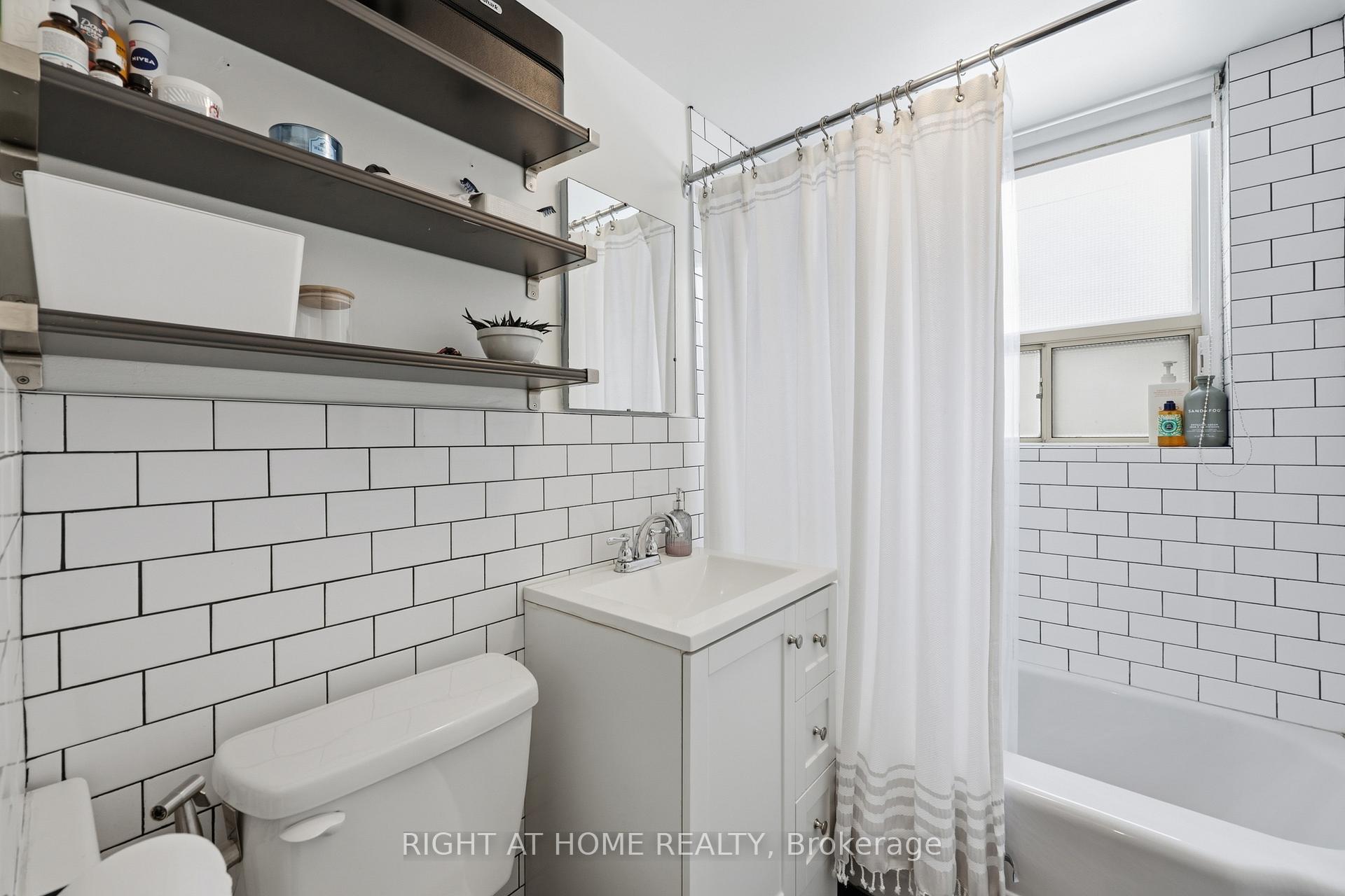 Photo 19 of Unit 11, 223 MacNab Street S, Hamilton, Durand — HOMEH