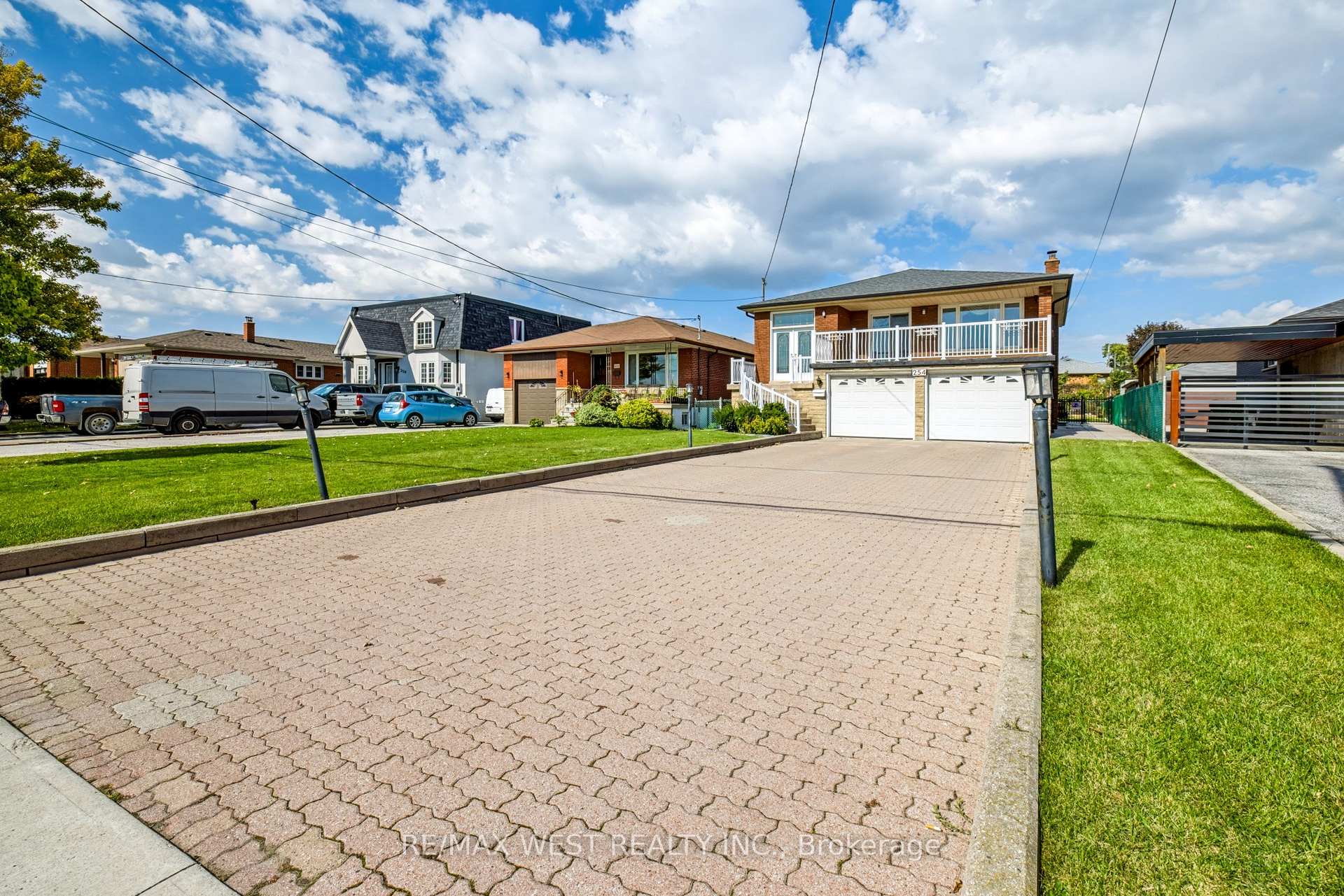 Photo 2 of 254 Maple Leaf Drive, North York, Rustic — HOMEH