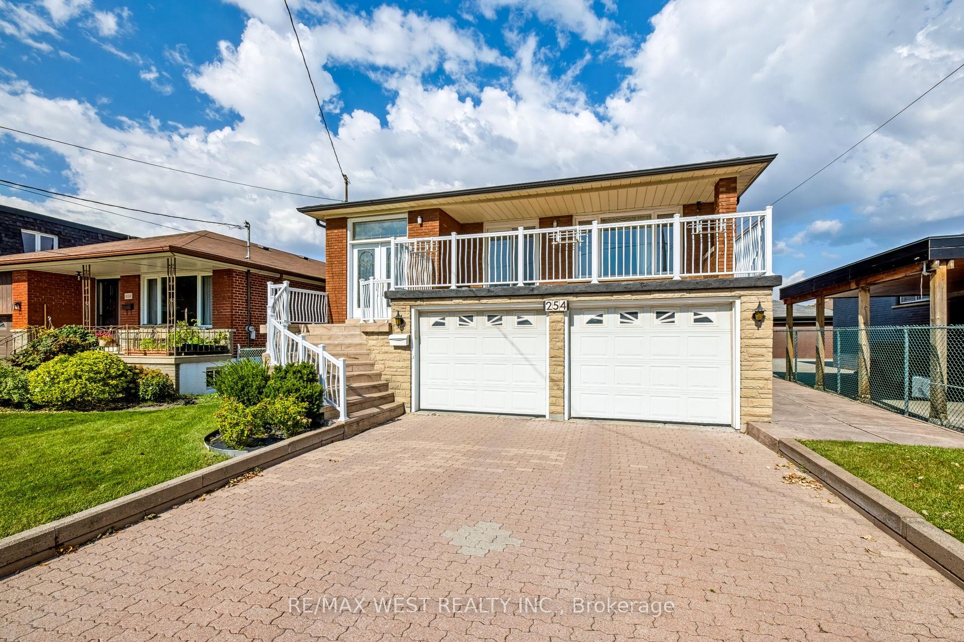 Photo 3 of 254 Maple Leaf Drive, North York, Rustic — HOMEH