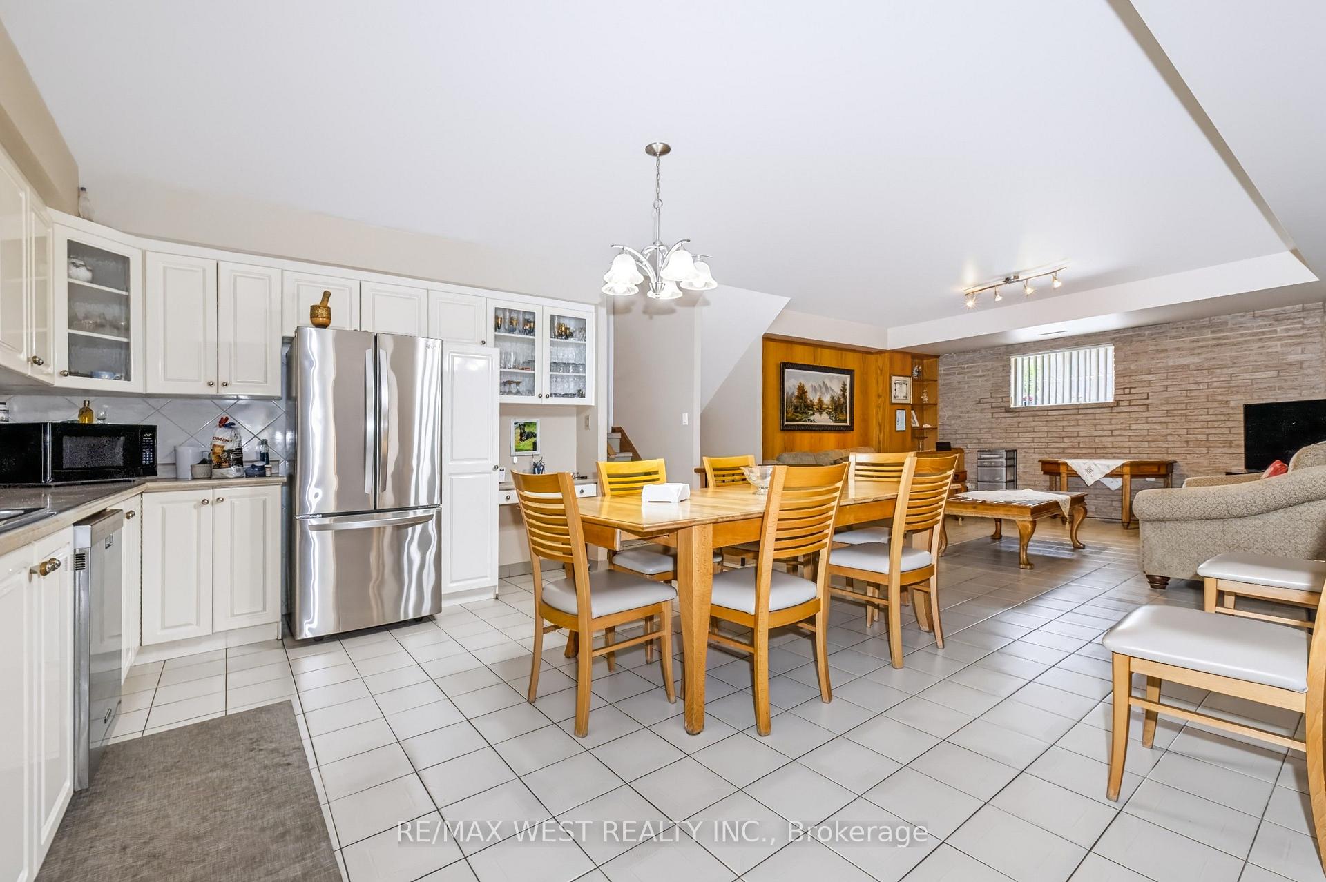 Photo 8 of 254 Maple Leaf Drive, North York, Rustic — HOMEH