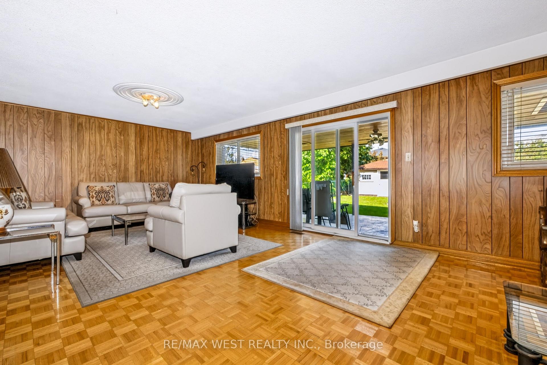 Photo 11 of 254 Maple Leaf Drive, North York, Rustic — HOMEH