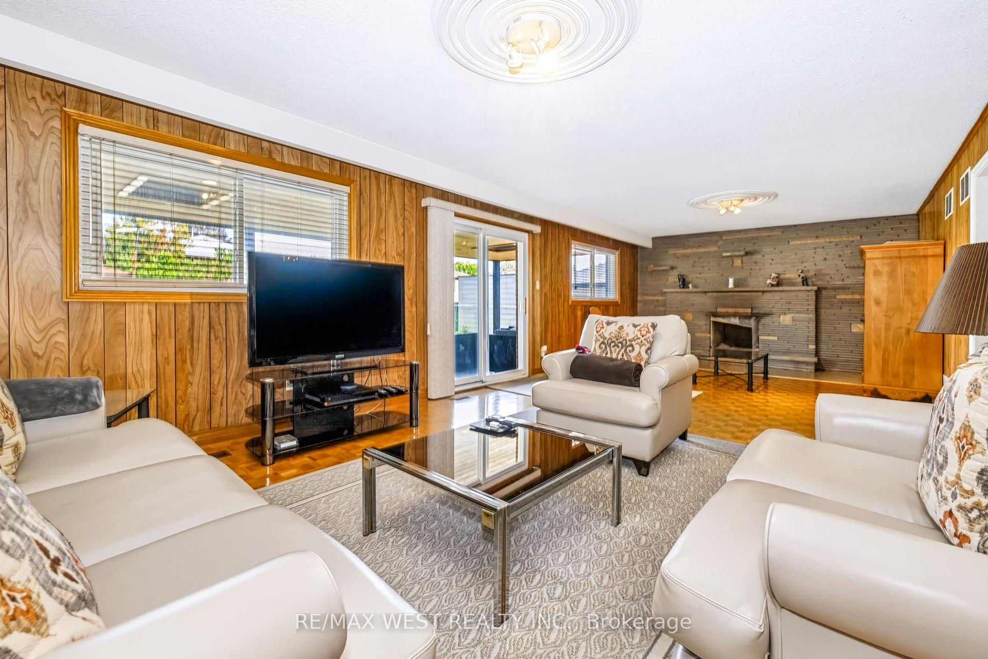 Photo 13 of 254 Maple Leaf Drive, North York, Rustic — HOMEH