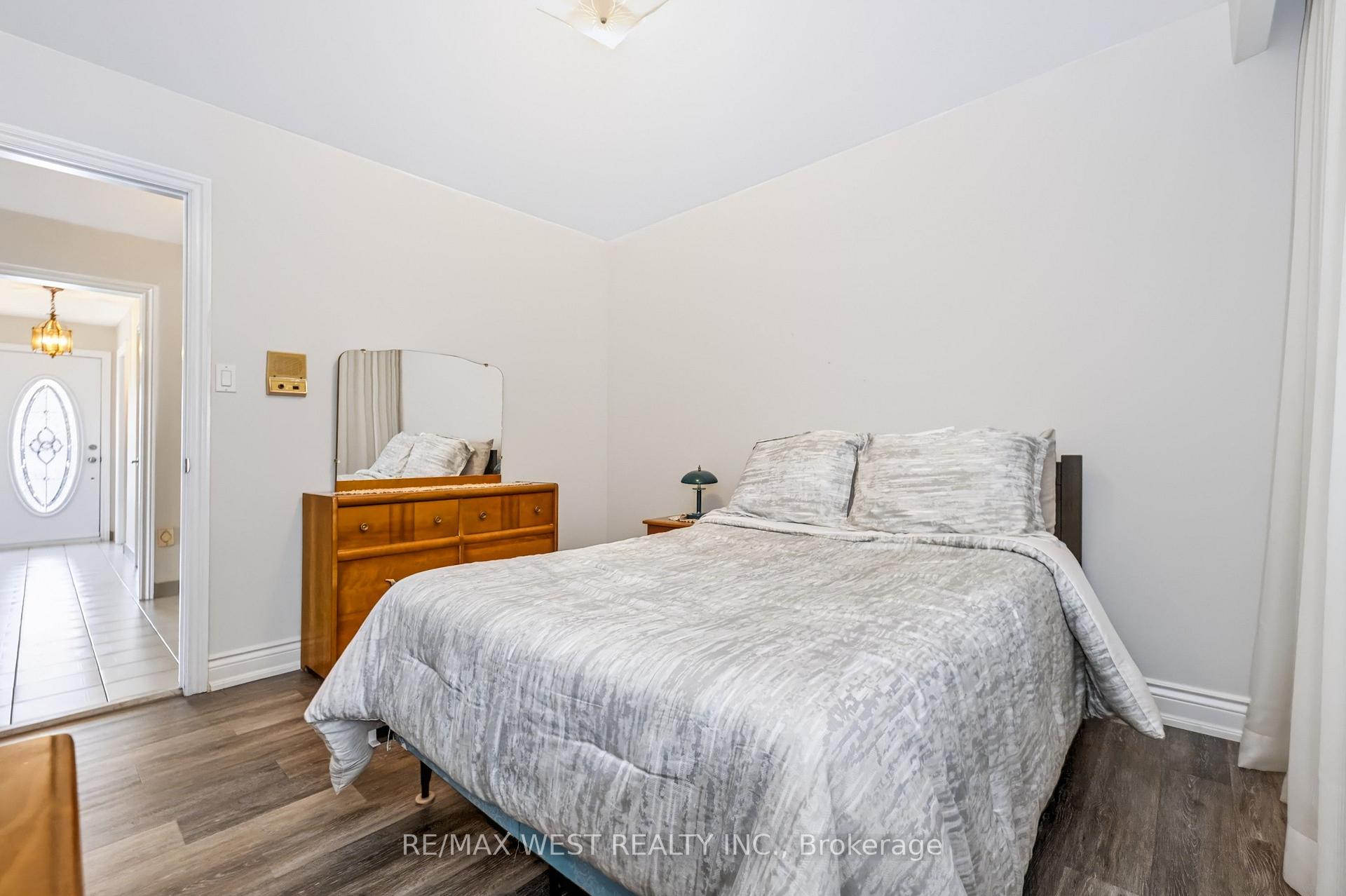 Photo 14 of 254 Maple Leaf Drive, North York, Rustic — HOMEH