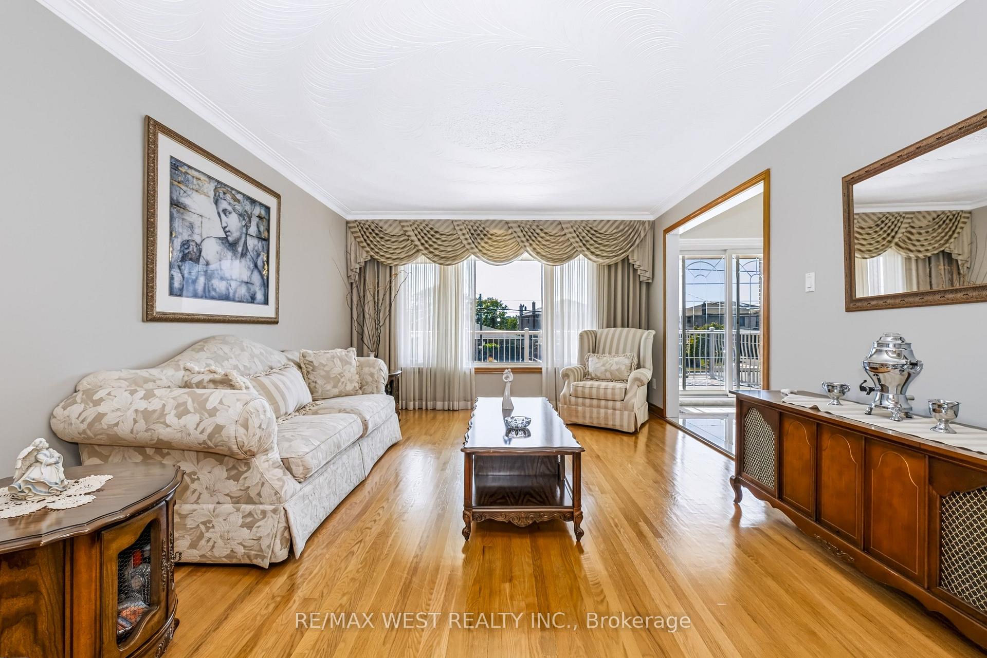 Photo 17 of 254 Maple Leaf Drive, North York, Rustic — HOMEH