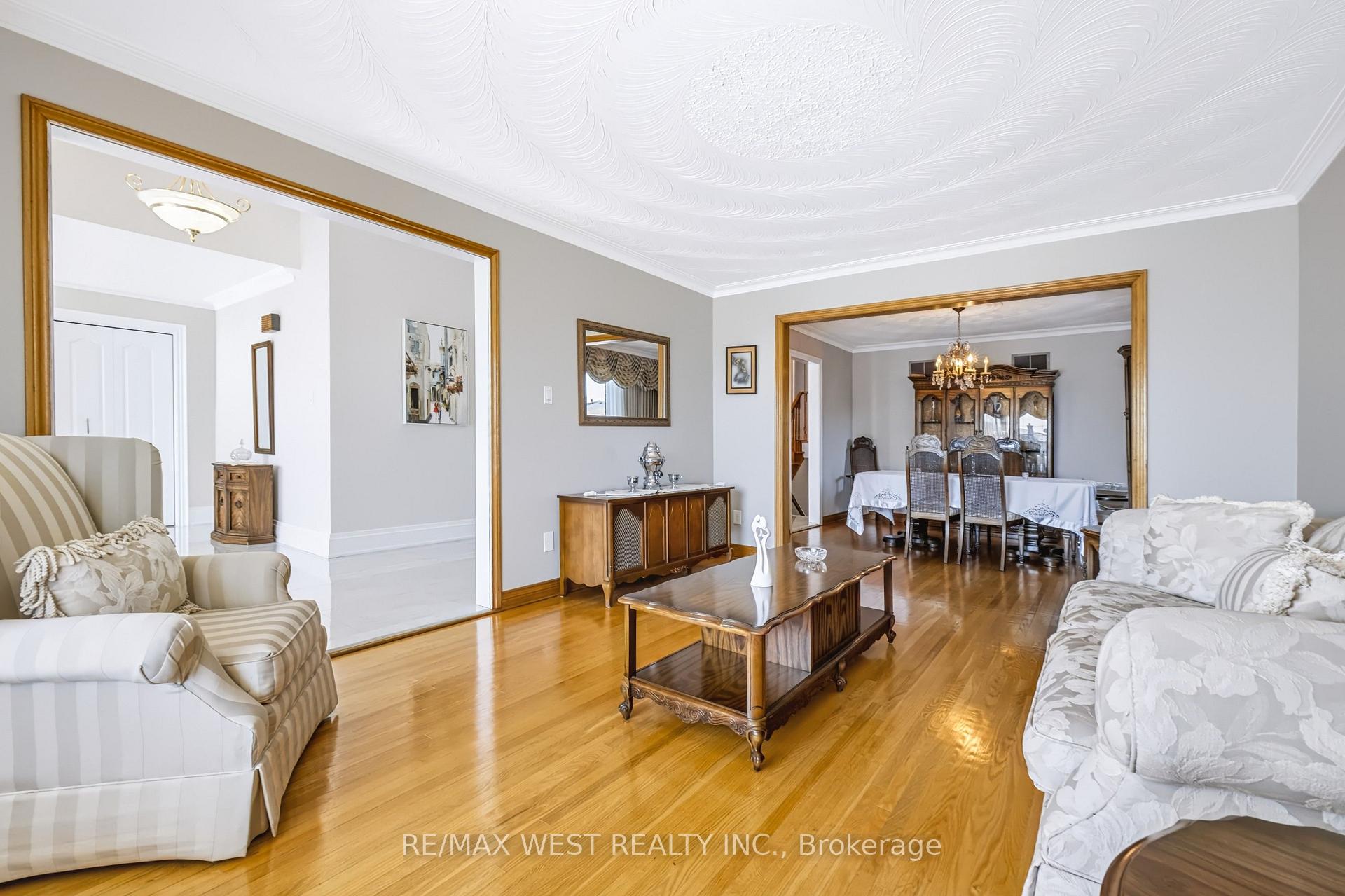 Photo 19 of 254 Maple Leaf Drive, North York, Rustic — HOMEH