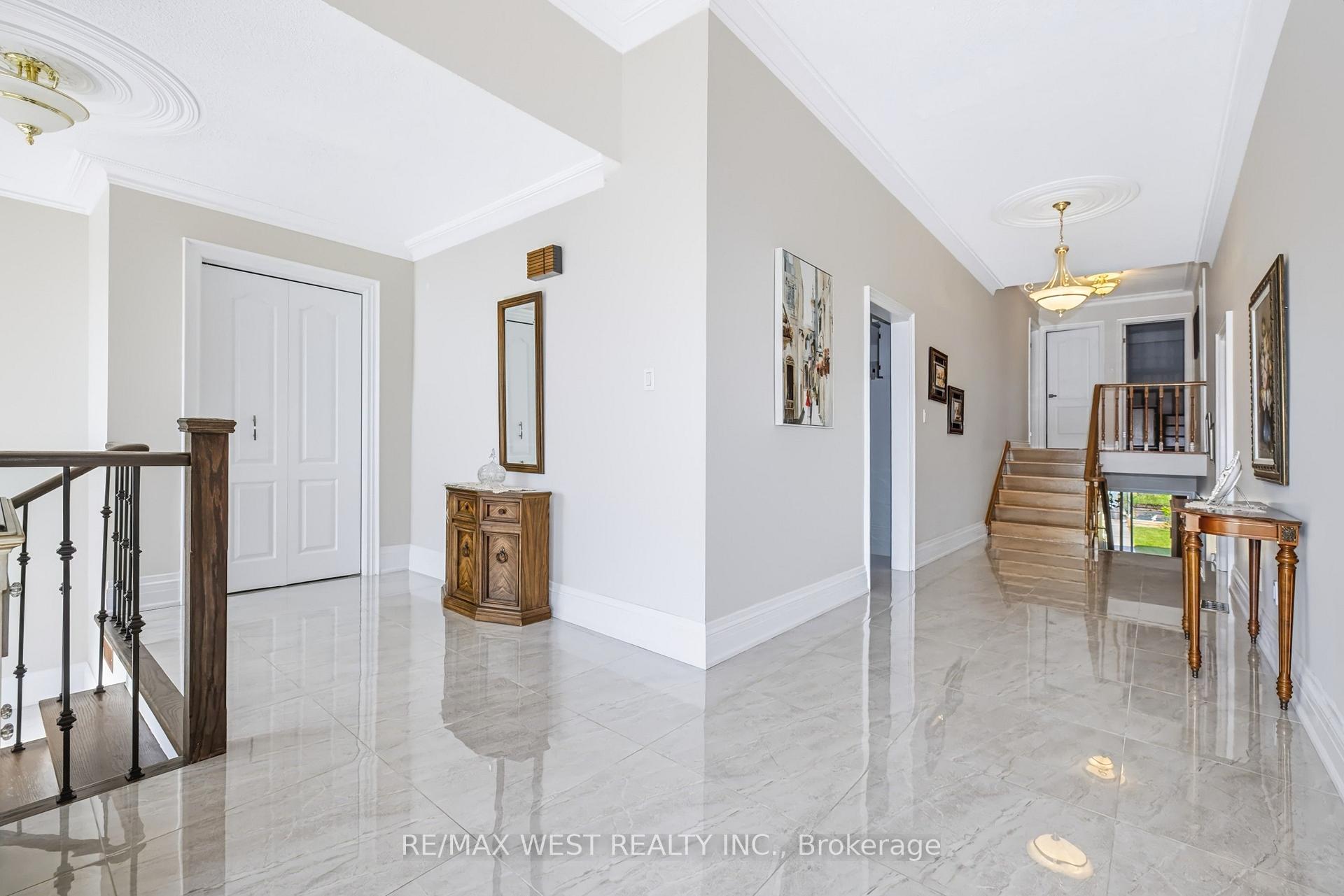 Photo 22 of 254 Maple Leaf Drive, North York, Rustic — HOMEH