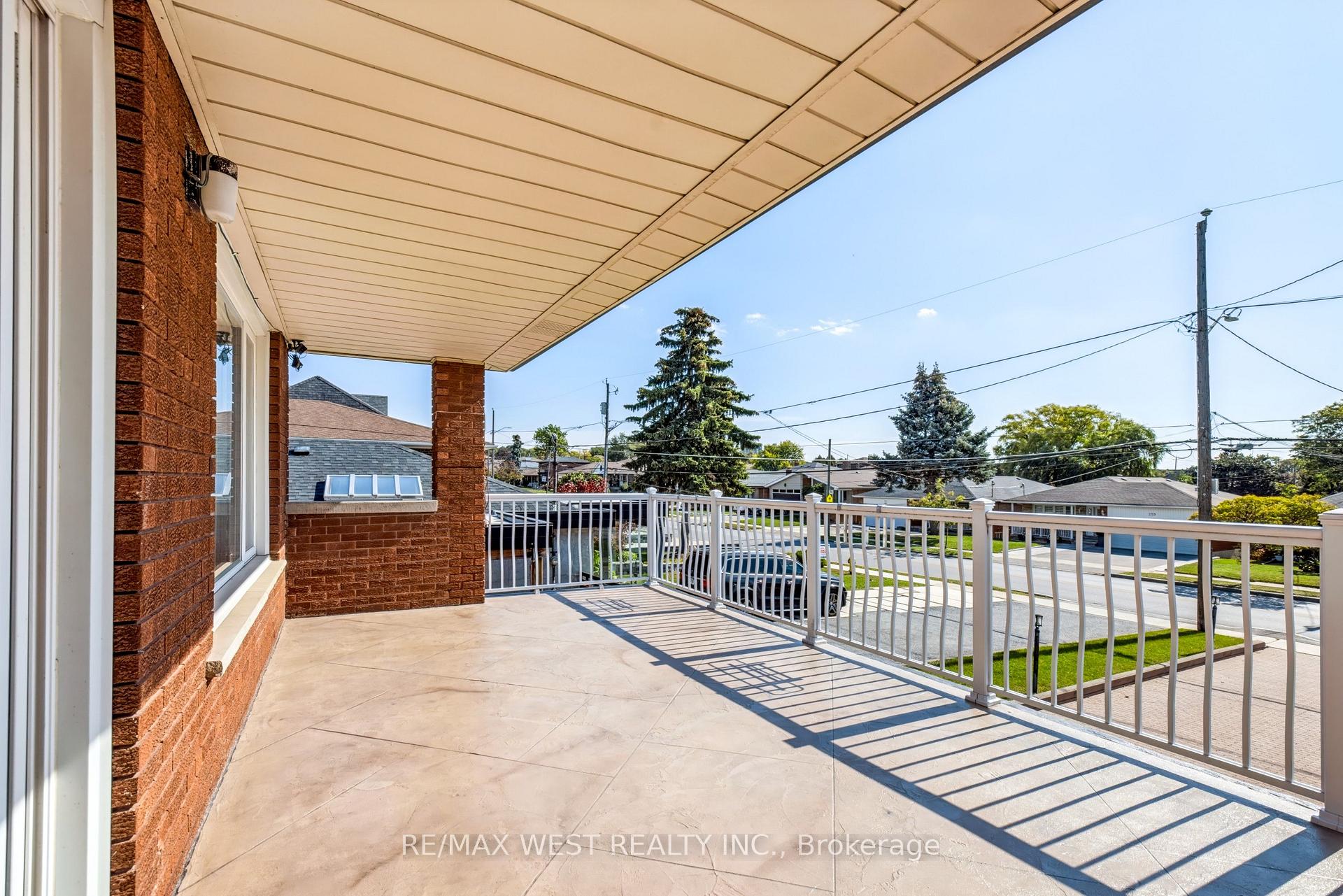 Photo 26 of 254 Maple Leaf Drive, North York, Rustic — HOMEH