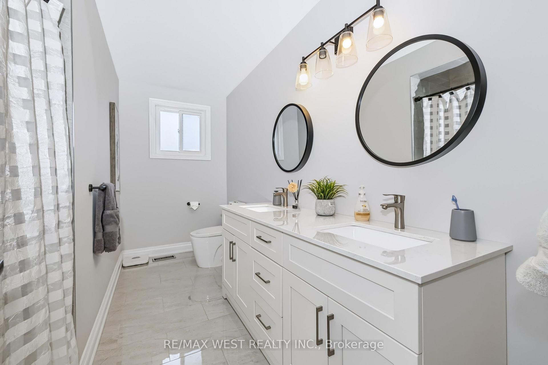 Photo 33 of 254 Maple Leaf Drive, North York, Rustic — HOMEH