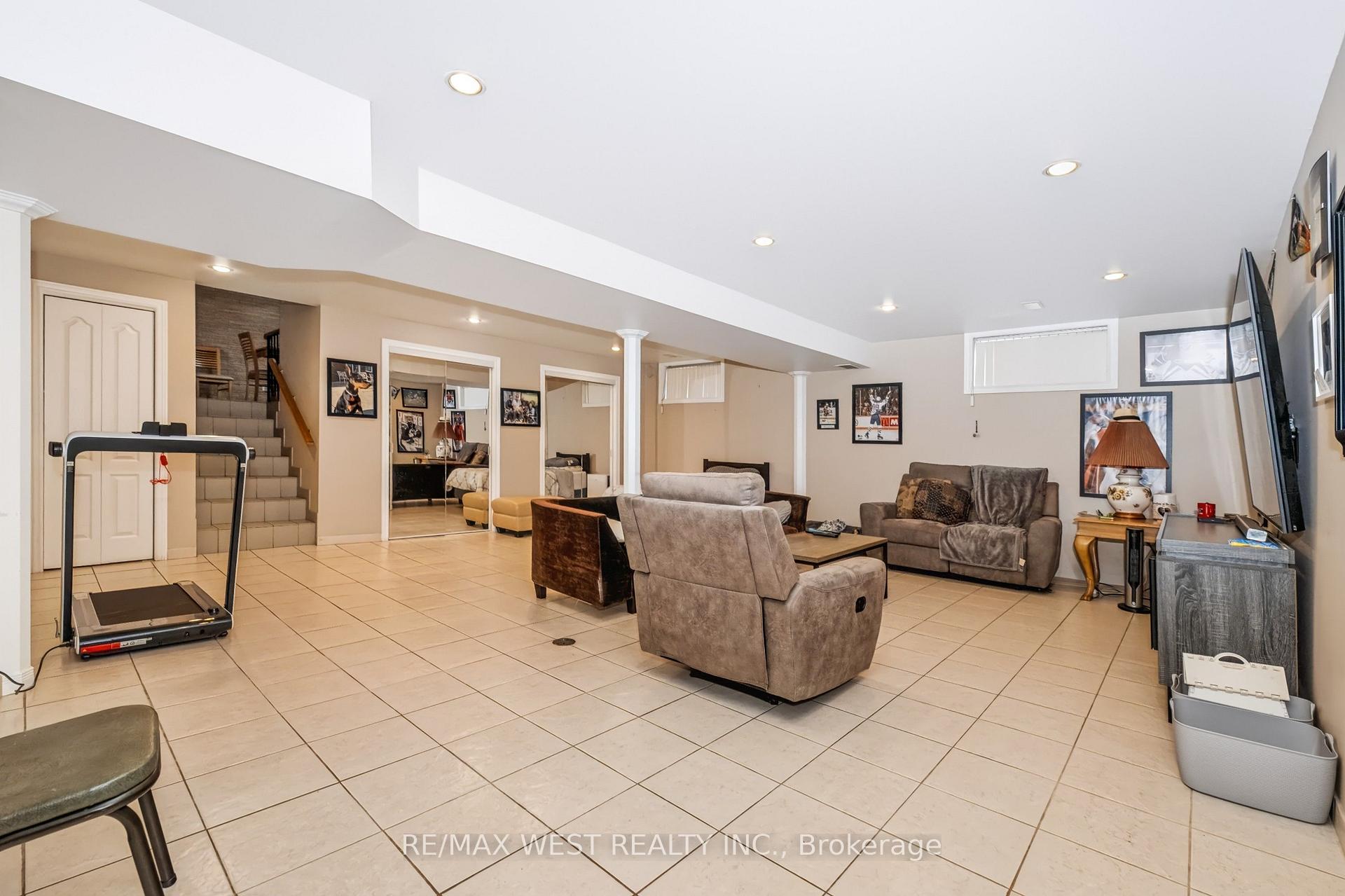 Photo 36 of 254 Maple Leaf Drive, North York, Rustic — HOMEH