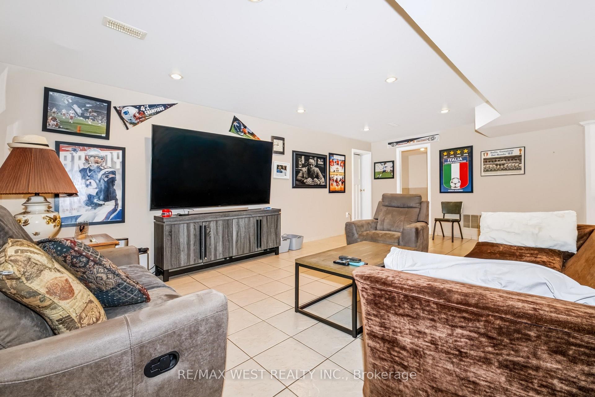 Photo 37 of 254 Maple Leaf Drive, North York, Rustic — HOMEH