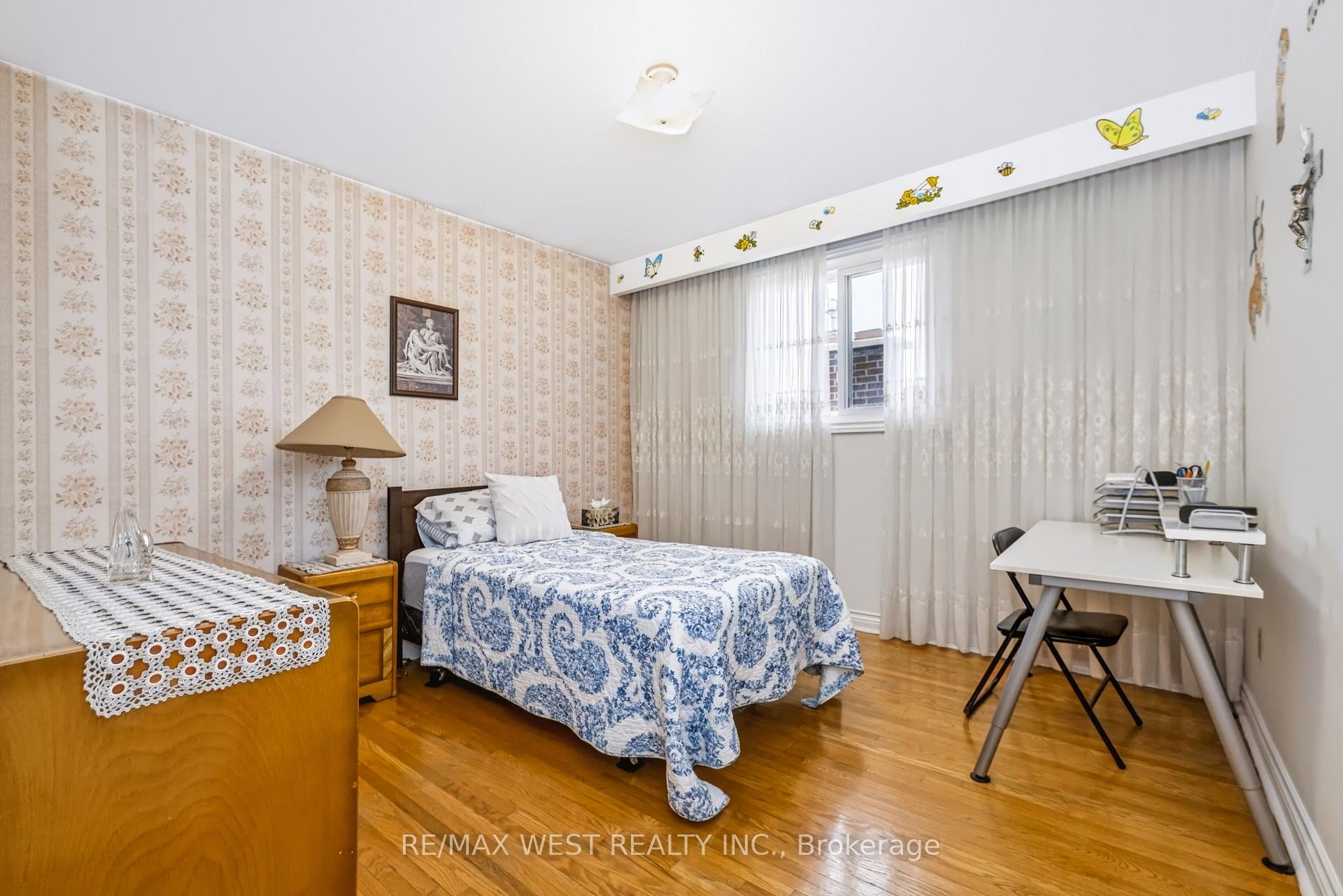 Photo 39 of 254 Maple Leaf Drive, North York, Rustic — HOMEH
