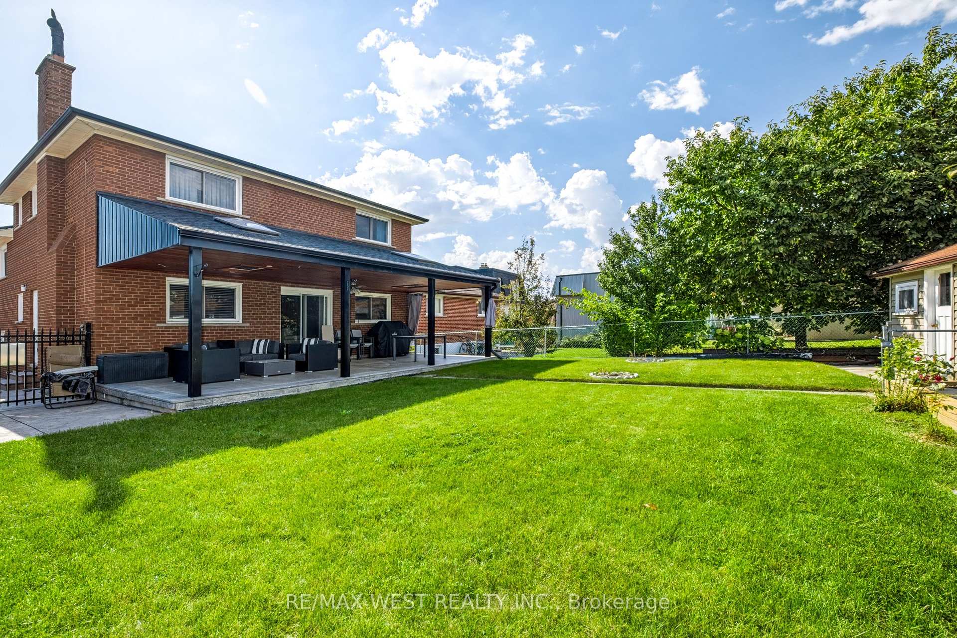 Photo 43 of 254 Maple Leaf Drive, North York, Rustic — HOMEH