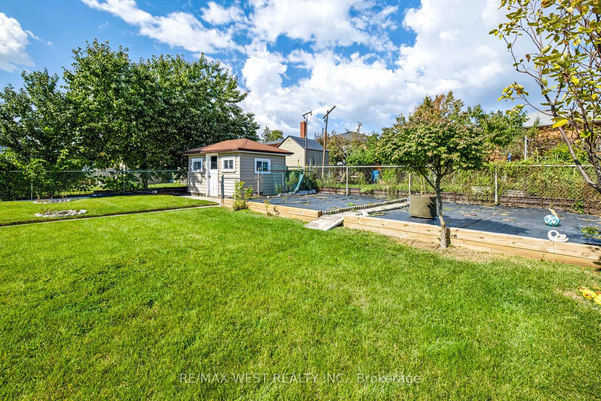 Photo 44 of 254 Maple Leaf Drive, North York, Rustic — HOMEH