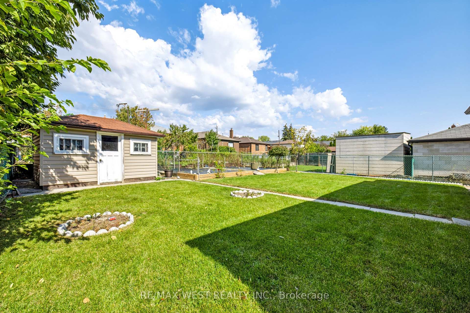 Photo 45 of 254 Maple Leaf Drive, North York, Rustic — HOMEH