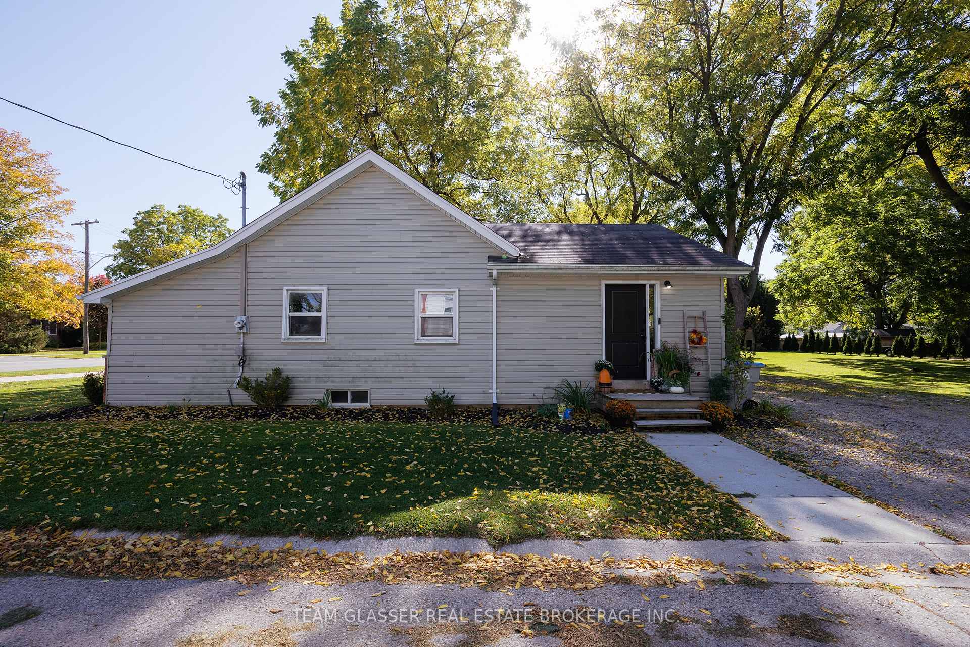 Photo 2 of 301 Main Street, North Middlesex, Parkhill — HOMEH