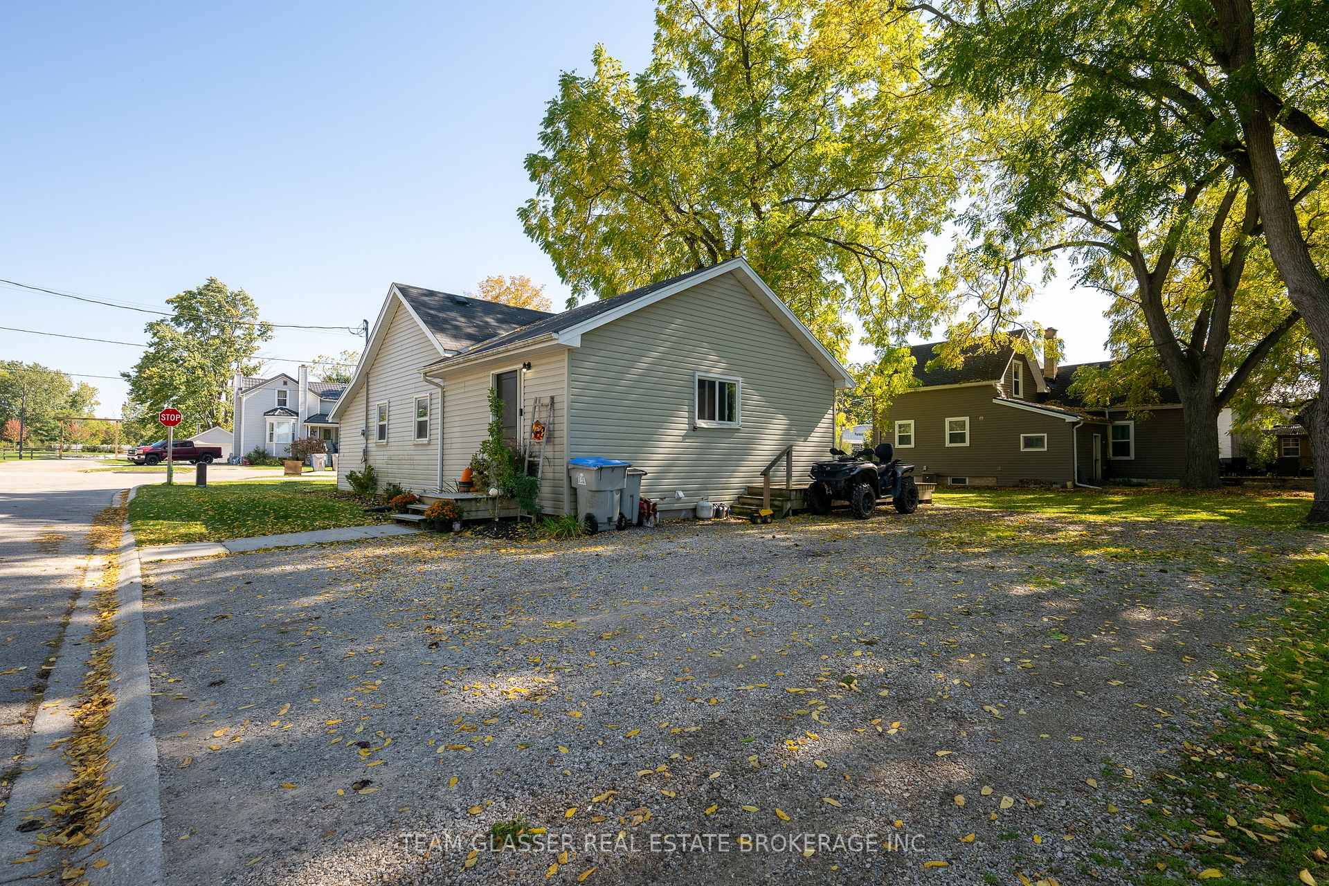 Photo 4 of 301 Main Street, North Middlesex, Parkhill — HOMEH