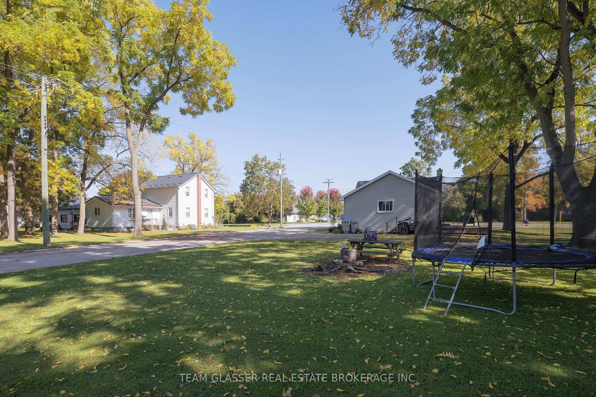 Photo 6 of 301 Main Street, North Middlesex, Parkhill — HOMEH