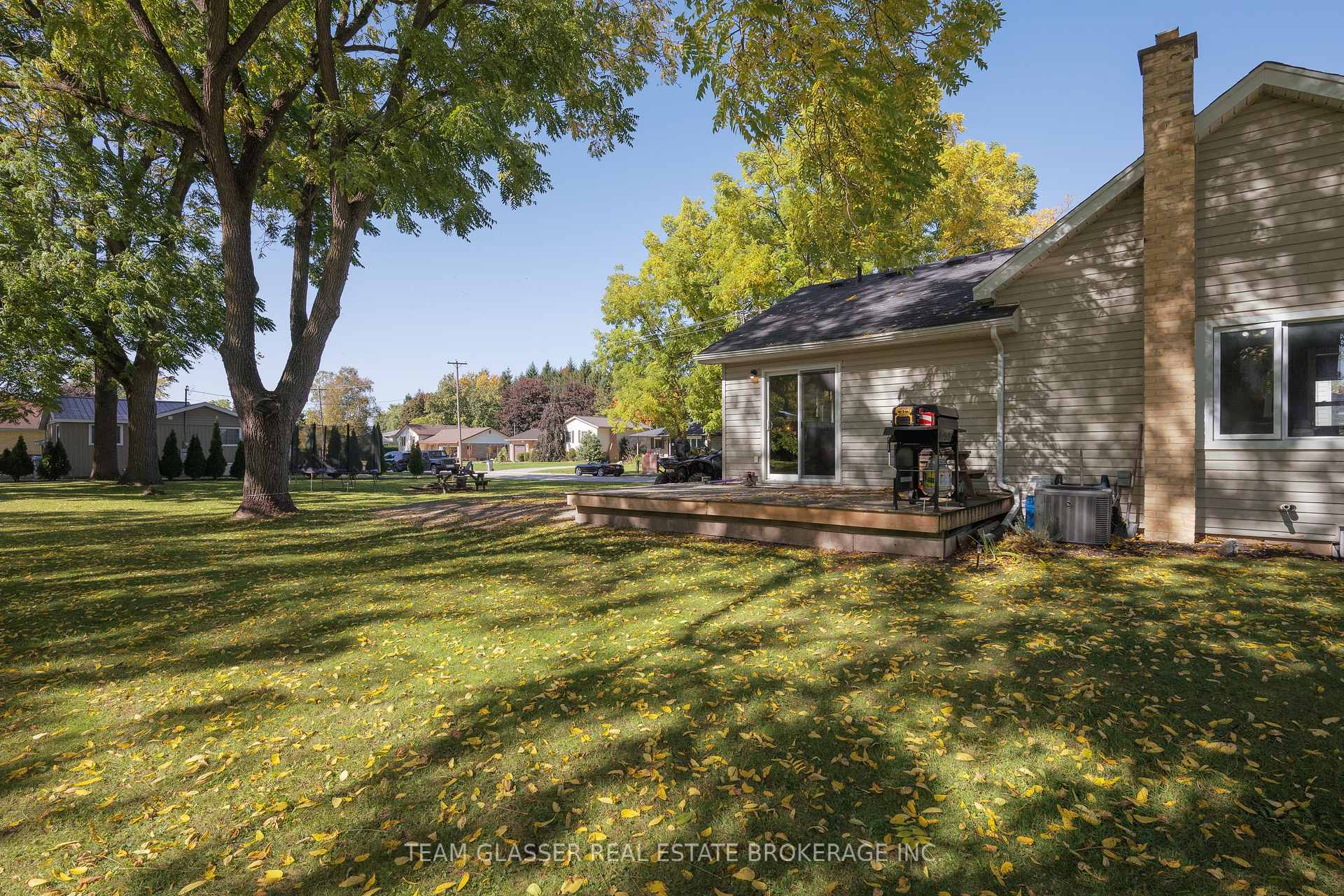 Photo 9 of 301 Main Street, North Middlesex, Parkhill — HOMEH