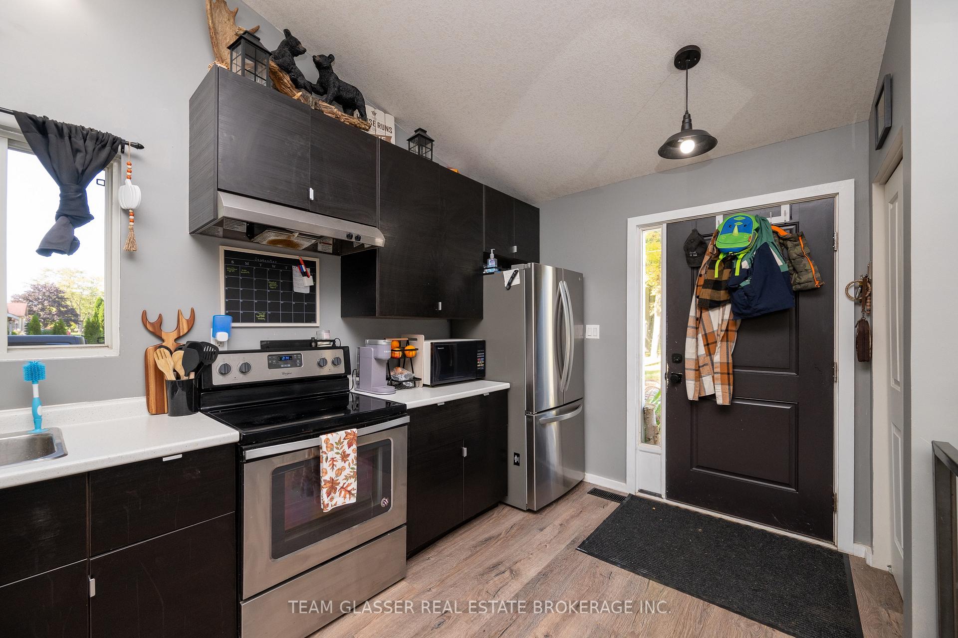 Photo 11 of 301 Main Street, North Middlesex, Parkhill — HOMEH