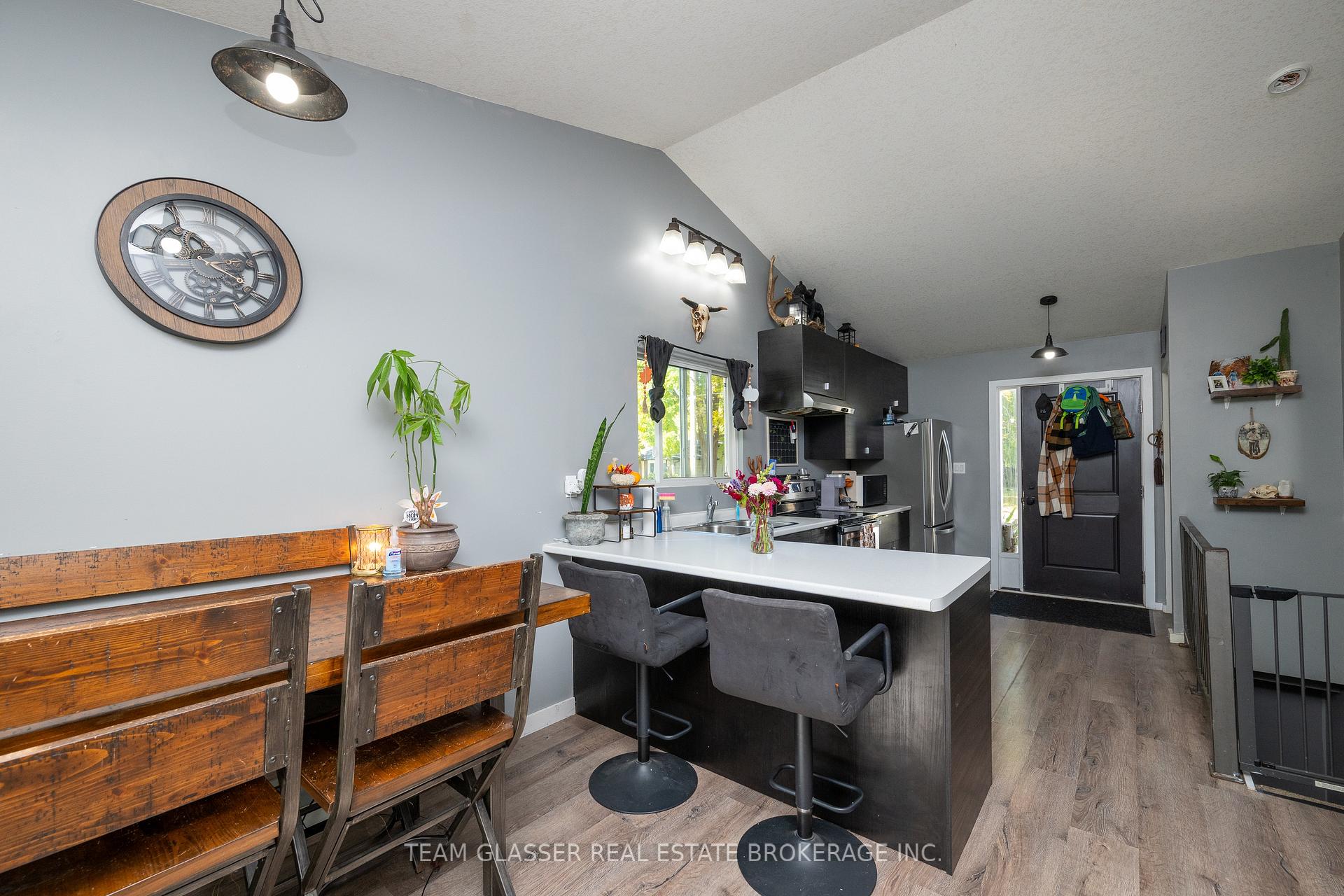 Photo 13 of 301 Main Street, North Middlesex, Parkhill — HOMEH