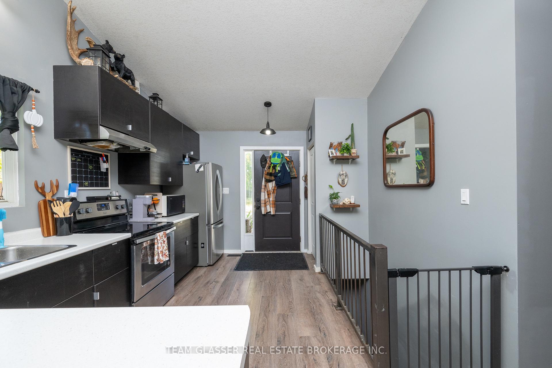 Photo 14 of 301 Main Street, North Middlesex, Parkhill — HOMEH