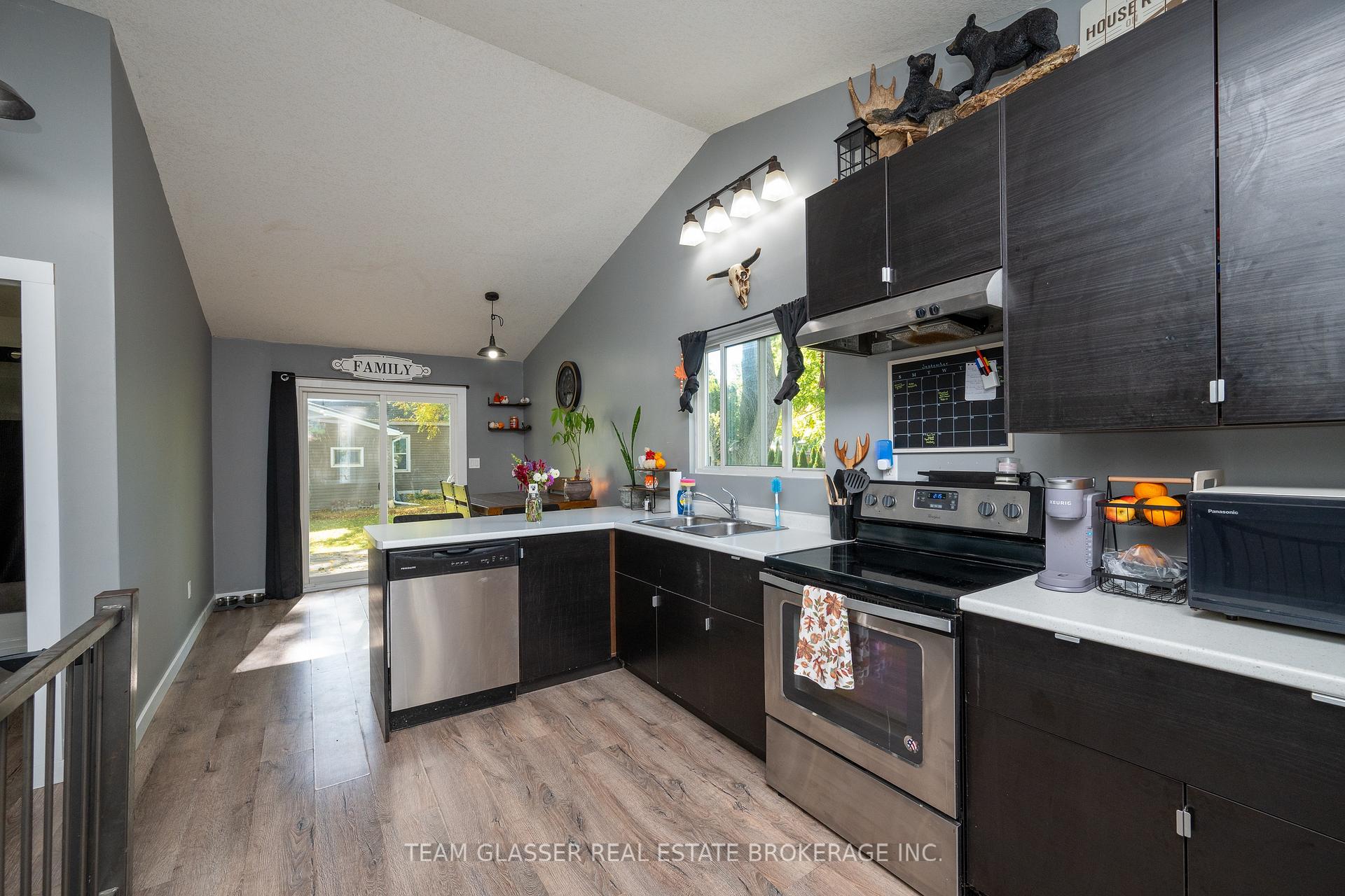 Photo 15 of 301 Main Street, North Middlesex, Parkhill — HOMEH