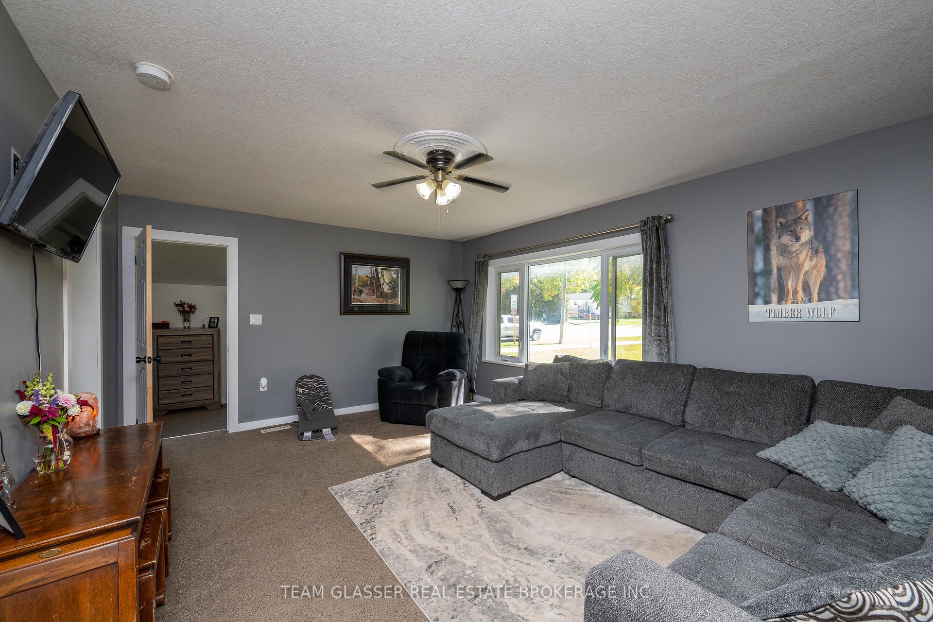 Photo 16 of 301 Main Street, North Middlesex, Parkhill — HOMEH