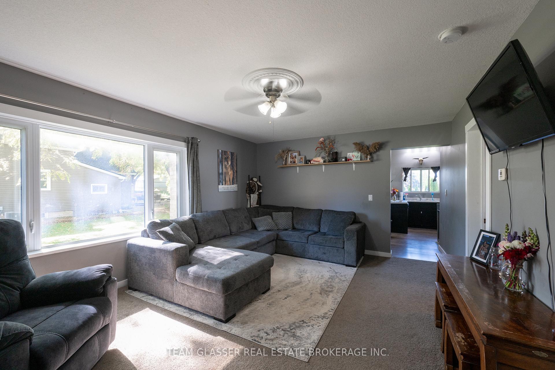 Photo 17 of 301 Main Street, North Middlesex, Parkhill — HOMEH