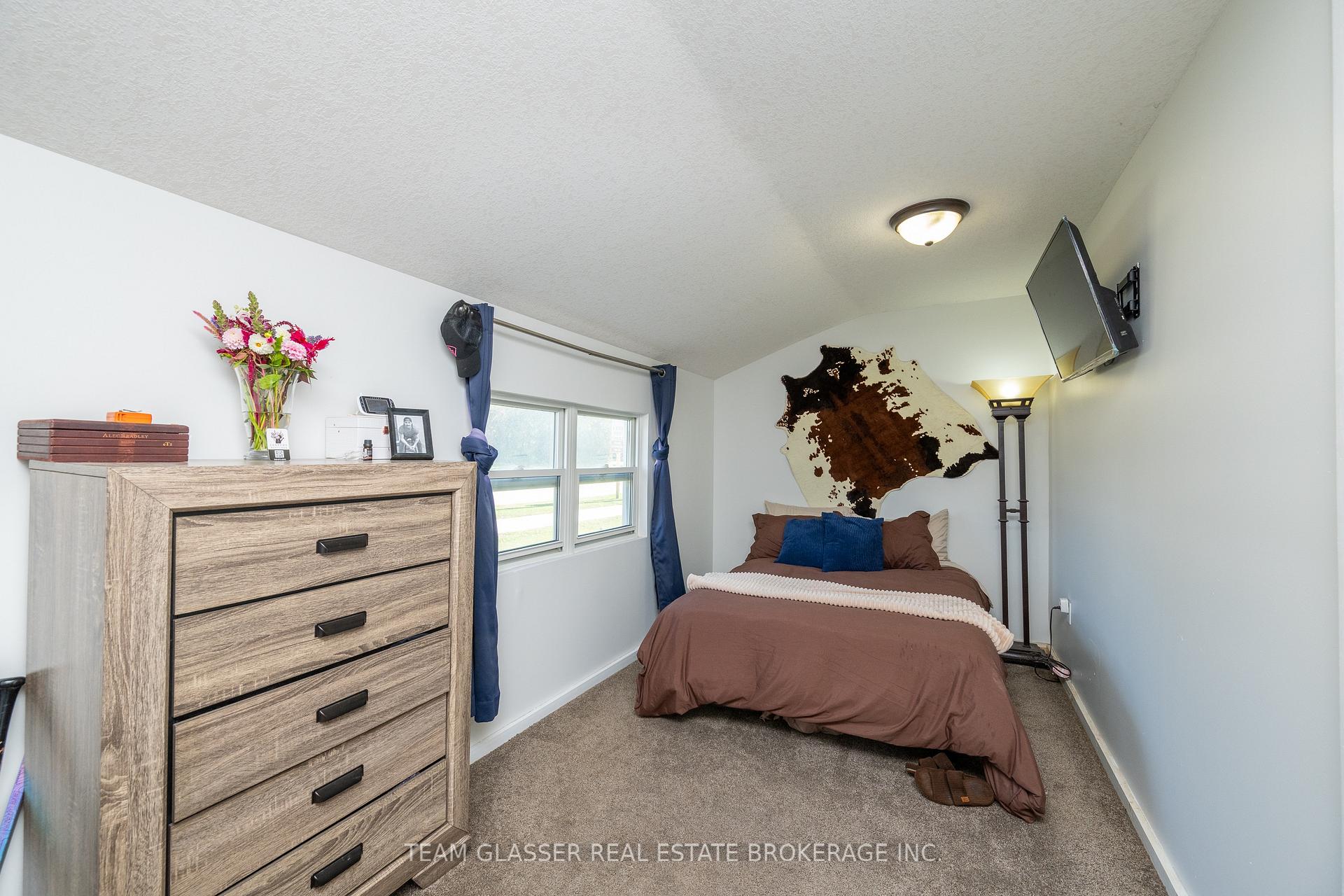 Photo 23 of 301 Main Street, North Middlesex, Parkhill — HOMEH