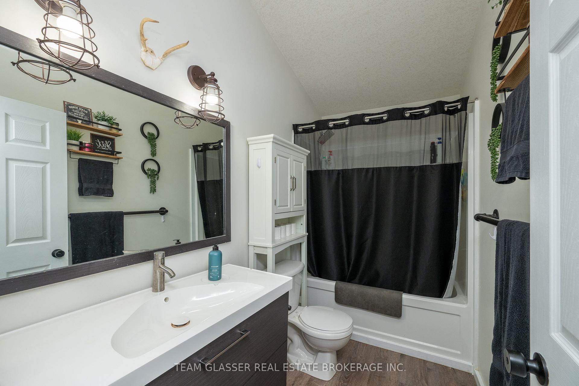 Photo 27 of 301 Main Street, North Middlesex, Parkhill — HOMEH