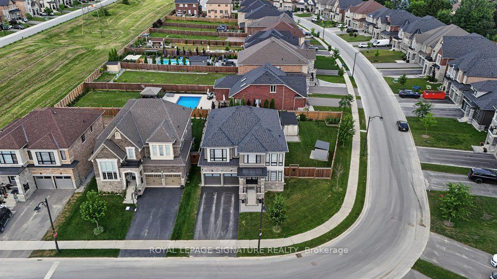 Photo 4 of 228 Reg Harrison Trail, Newmarket, Glenway Estates — HOMEH
