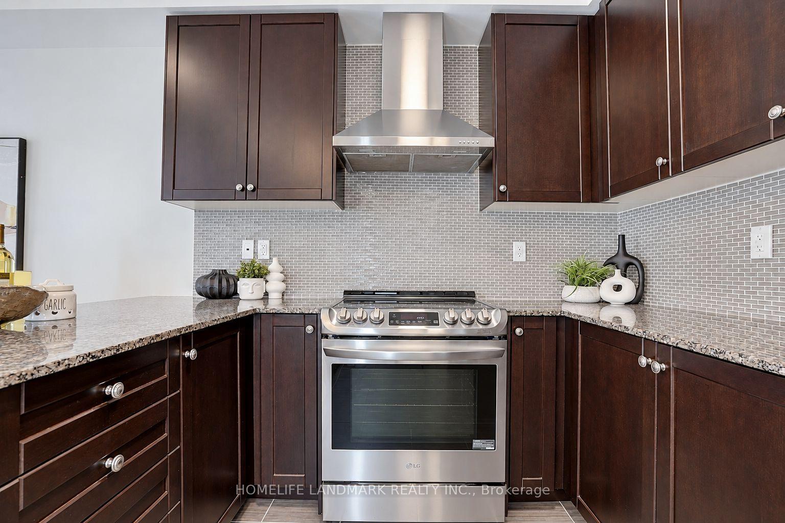Photo 18 of 70 William Saville Street, Markham, Unionville — HOMEH