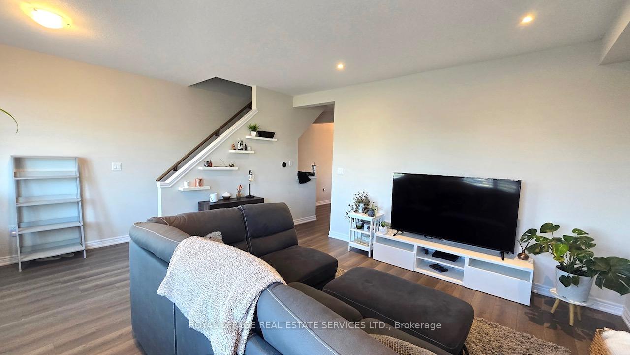 Photo 4 of Unit 17, 288 Glover Road, Hamilton, Stoney Creek — HOMEH