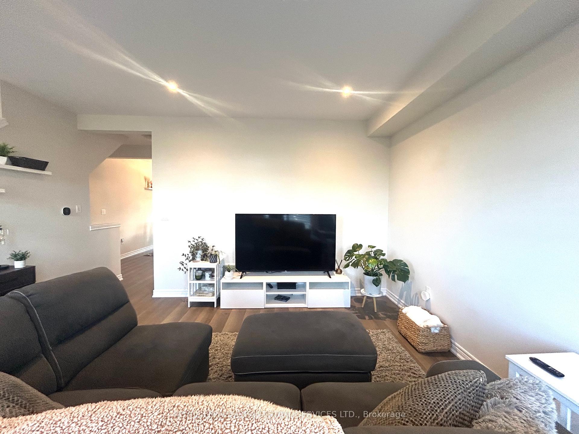 Photo 8 of Unit 17, 288 Glover Road, Hamilton, Stoney Creek — HOMEH