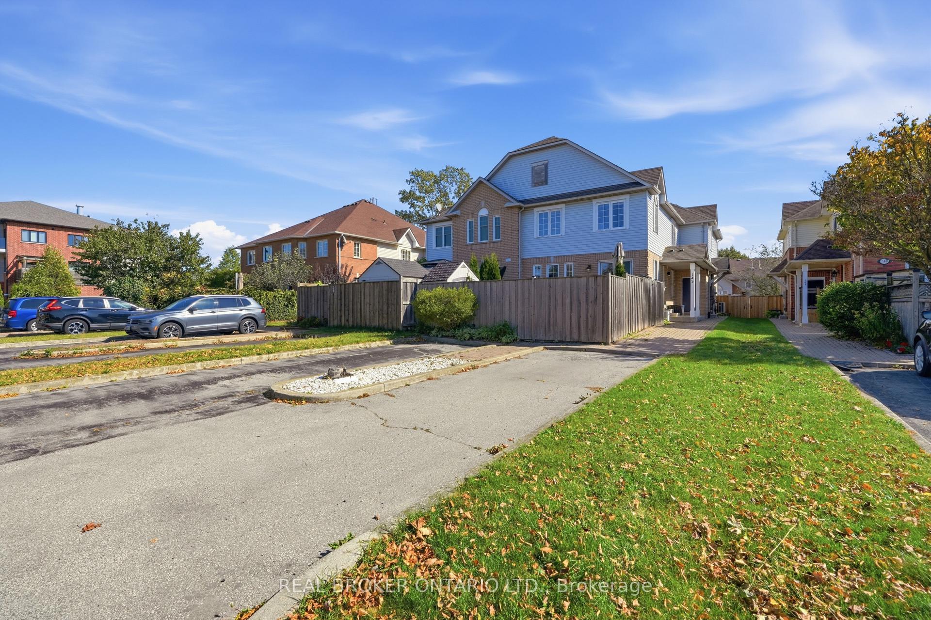 Photo 3 of 148 Rockhaven Lane, Hamilton, Waterdown — HOMEH