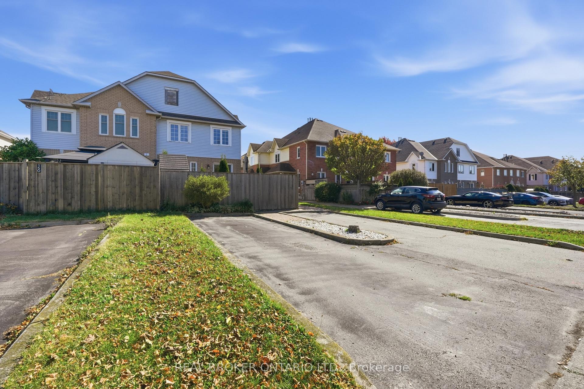 Photo 4 of 148 Rockhaven Lane, Hamilton, Waterdown — HOMEH