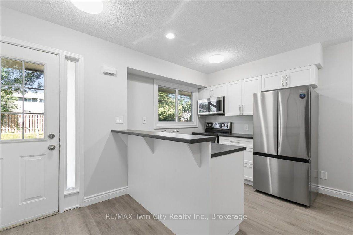 Photo 5 of Unit 8, 211 Veronica Drive, Kitchener, Centreville Chicopee — HOMEH
